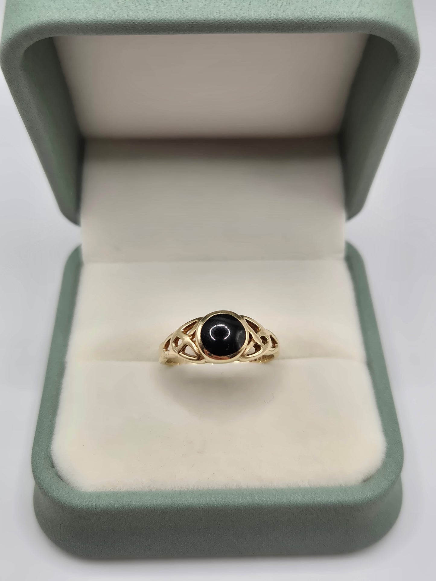 9ct gold jet celtic ring