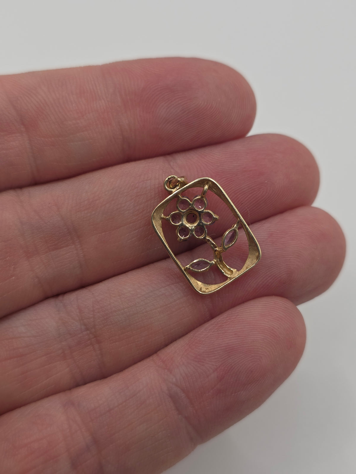 9ct gold tanzanite floral pendant