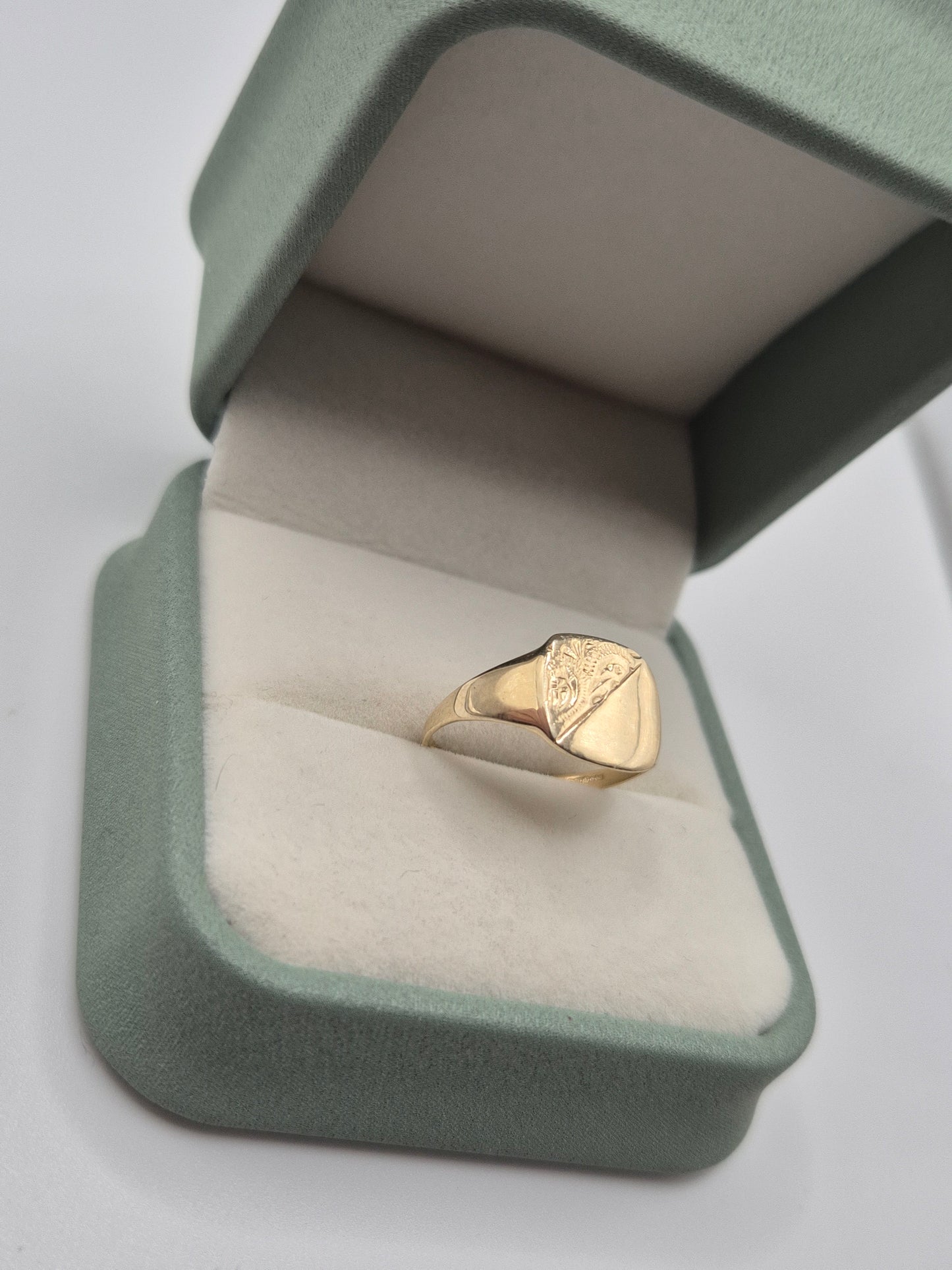 9ct gold signet ring