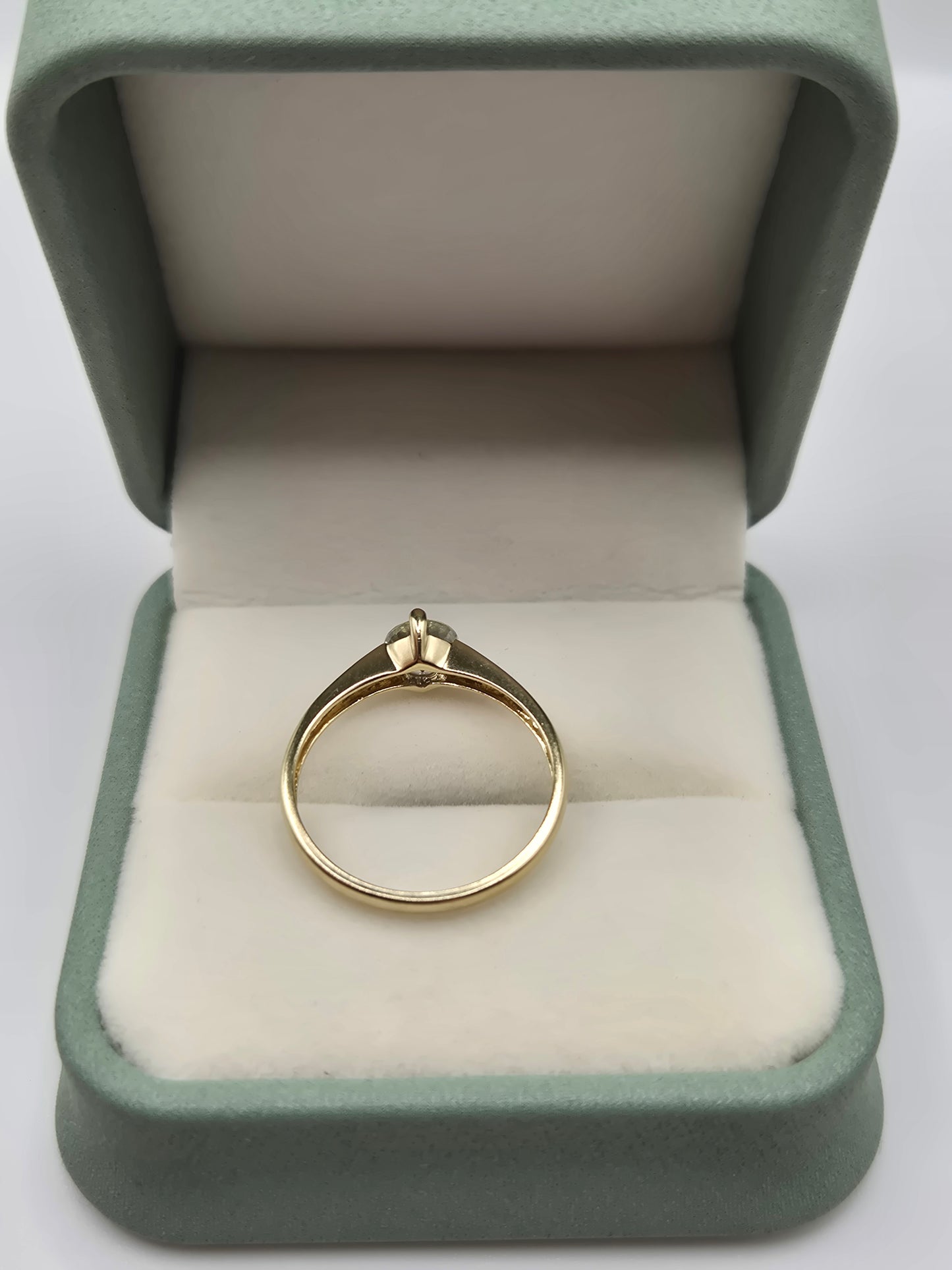 9ct gold aquamarine ring