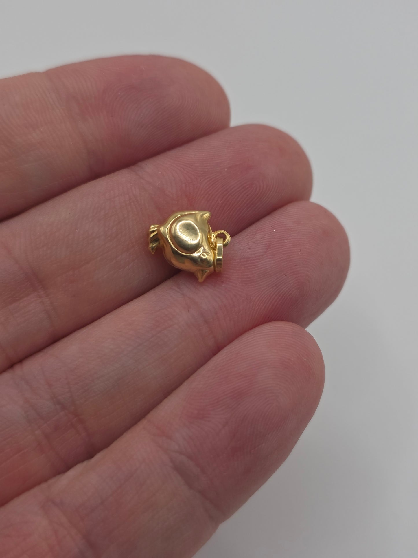9ct gold enamelled duck charm