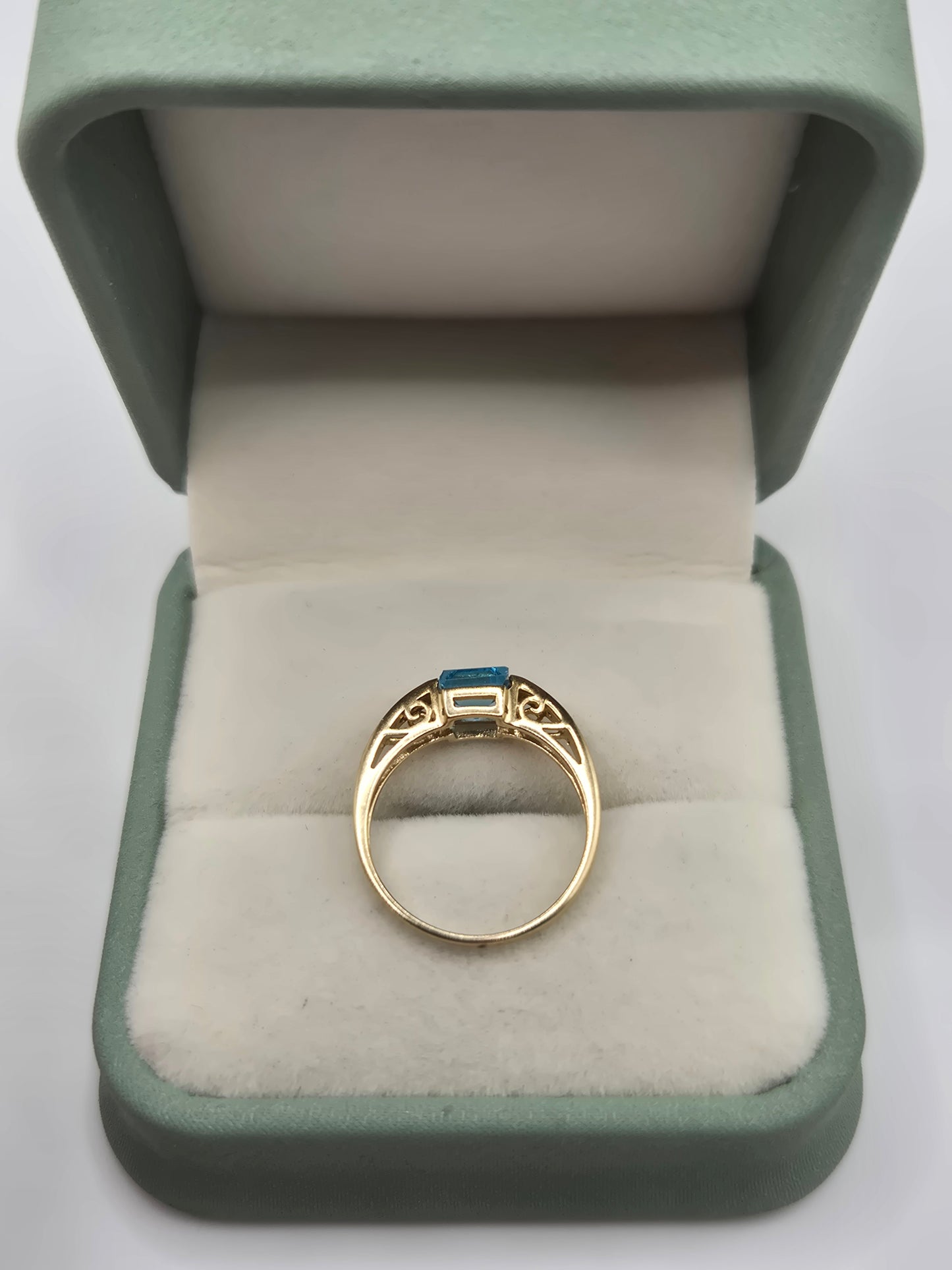 9ct gold topaz and diamond ring