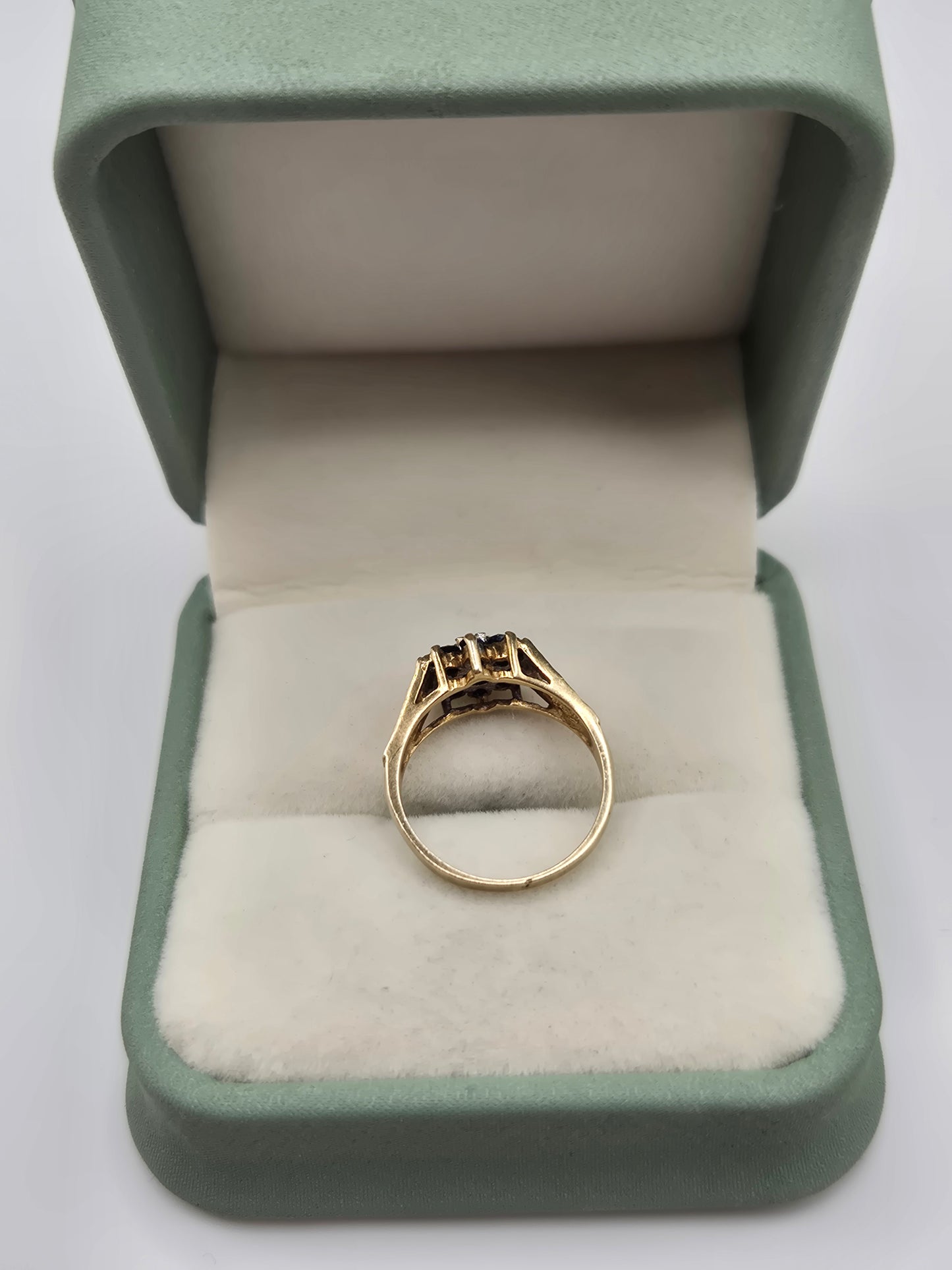 9ct gold sapphire and diamond ring