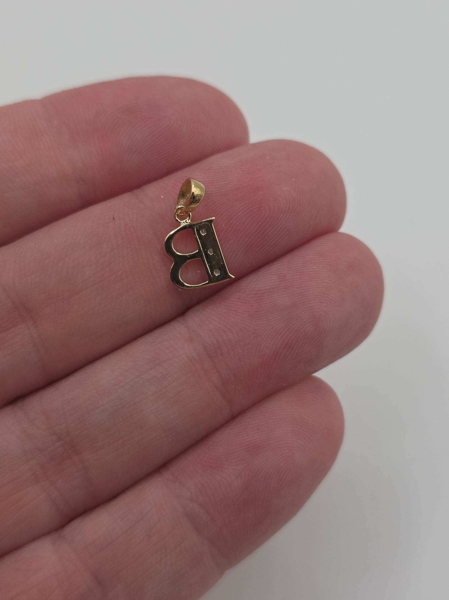 9ct gold diamond initial B pendant