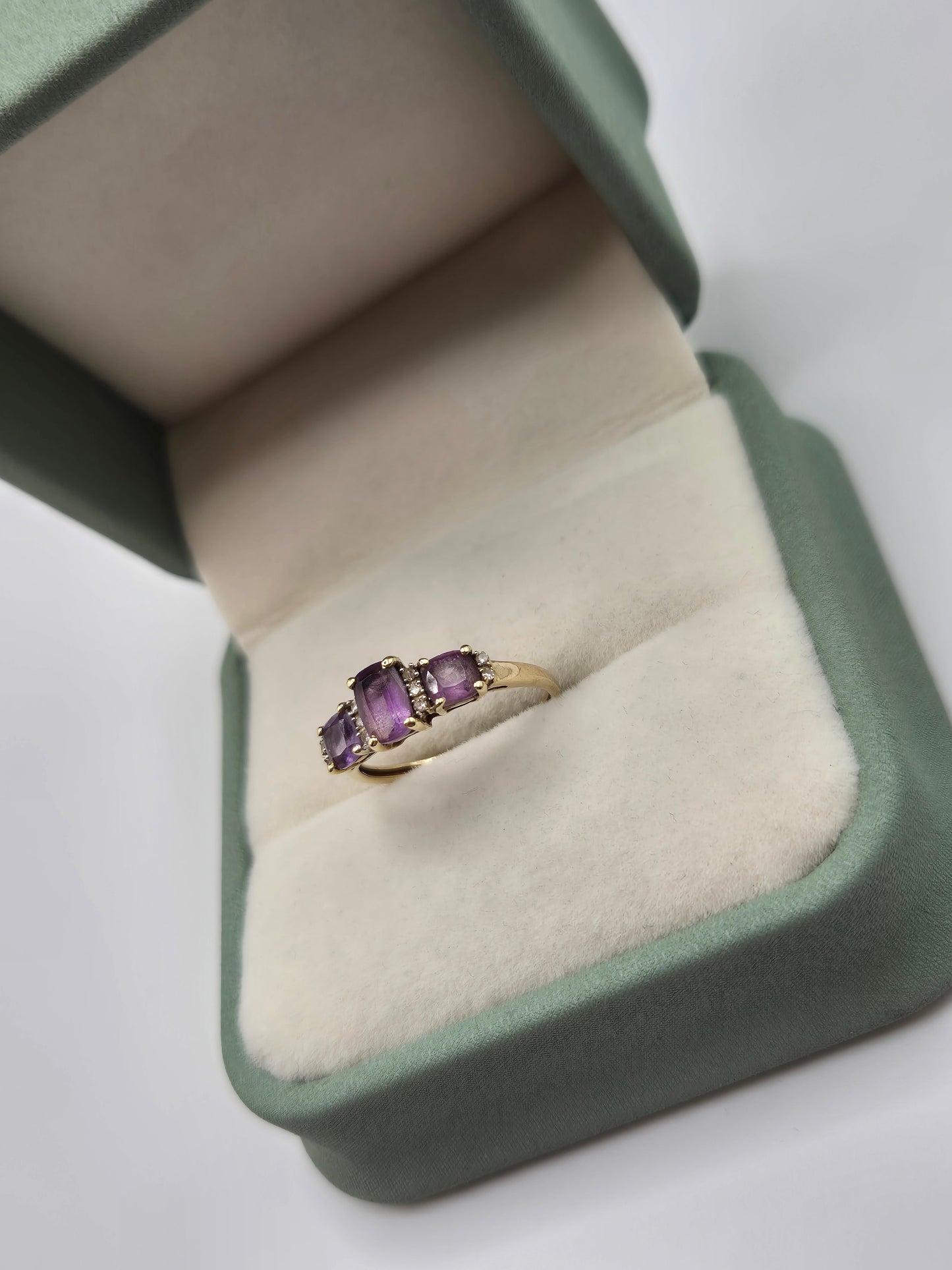 9ct gold amethyst and diamond ring