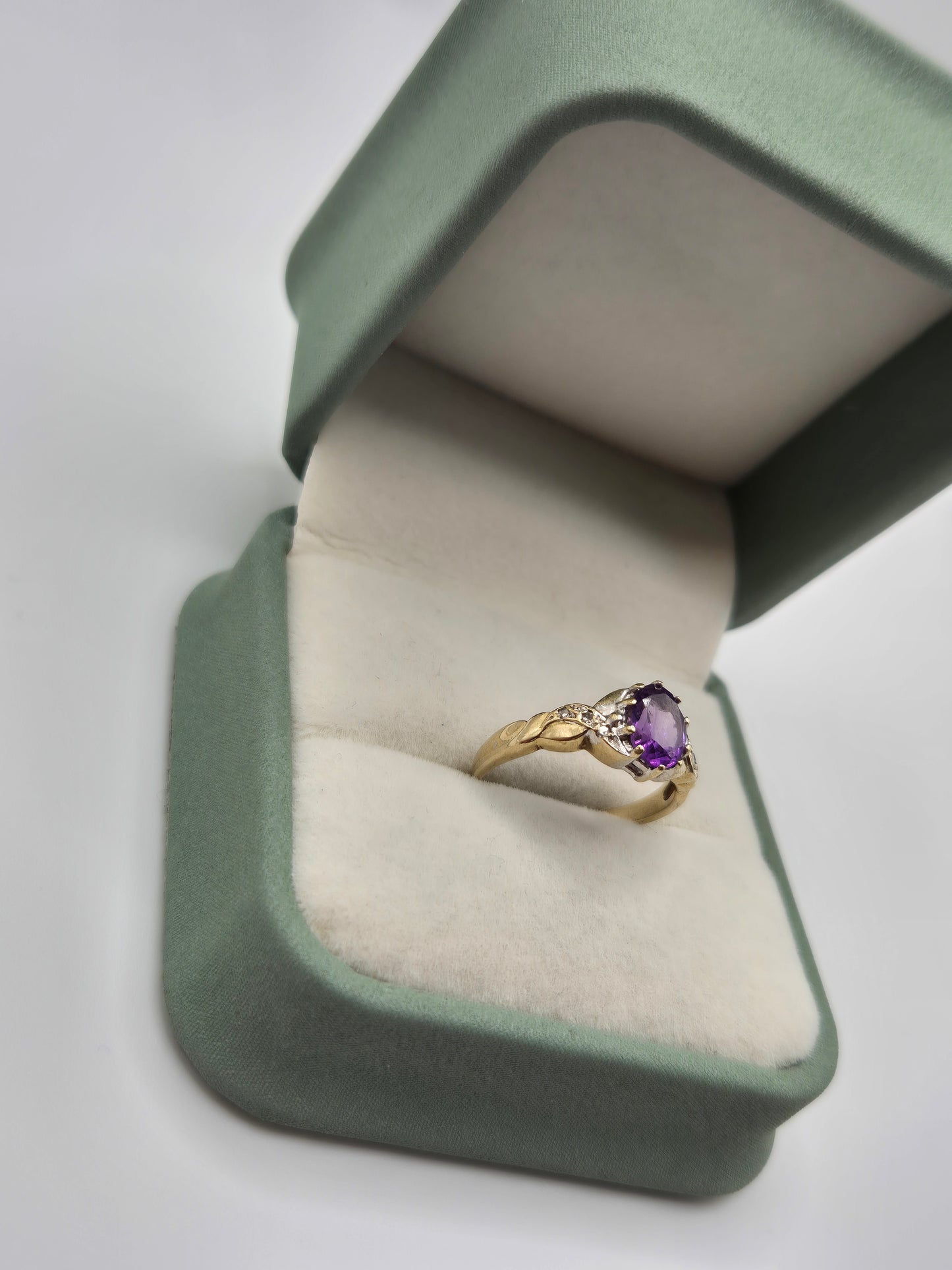 9ct gold amethyst and diamond ring