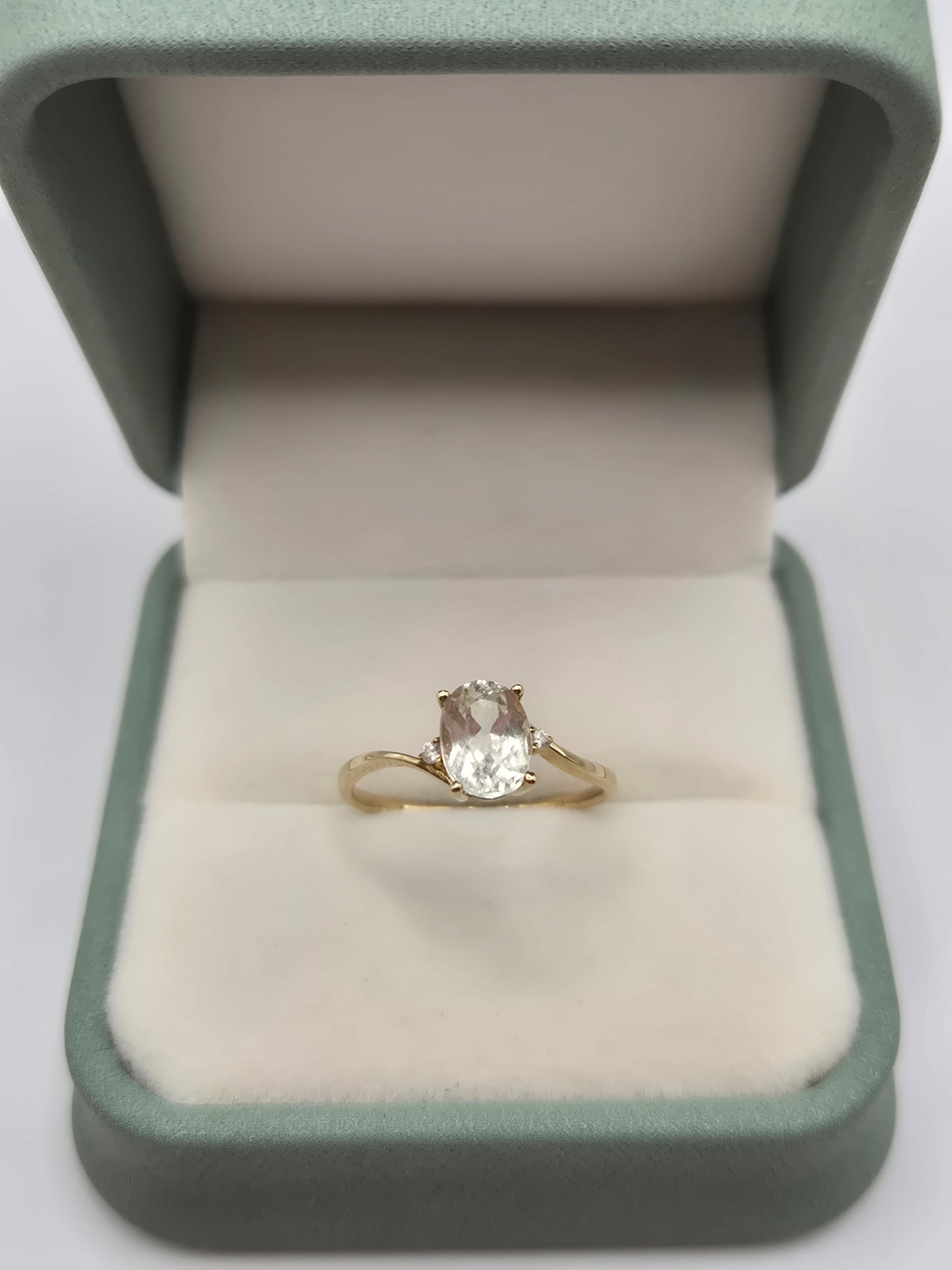 9ct gold topaz ring