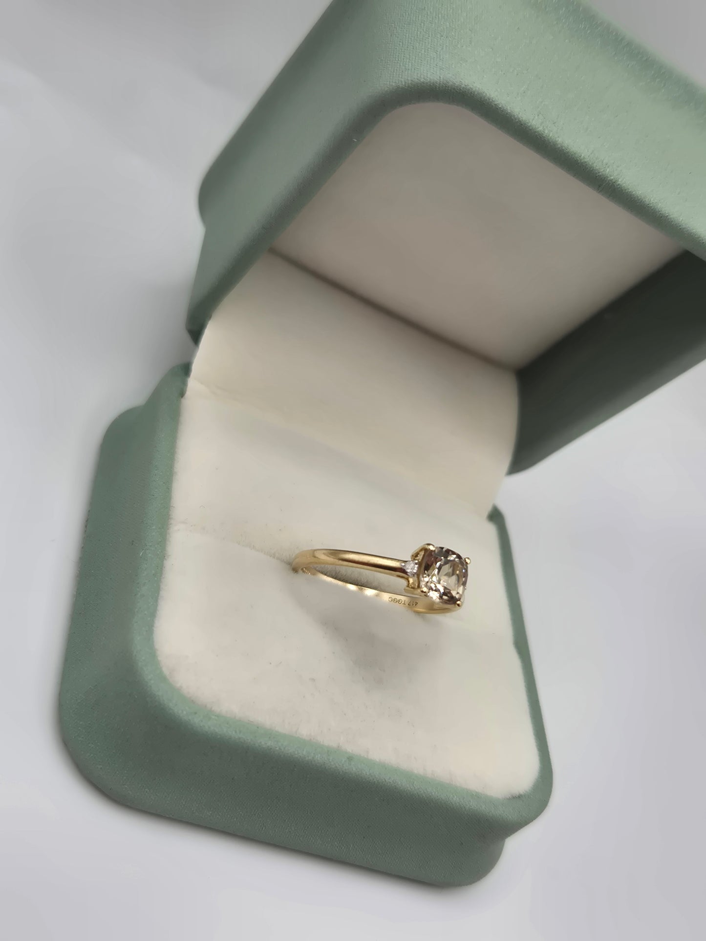 9ct gold quartz and diamond ring