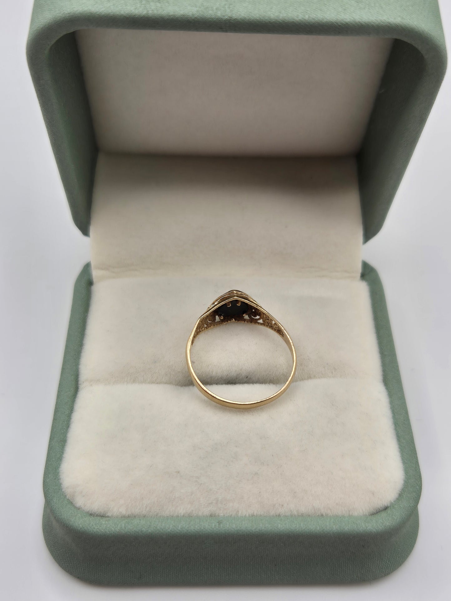 9ct gold onyx heart ring