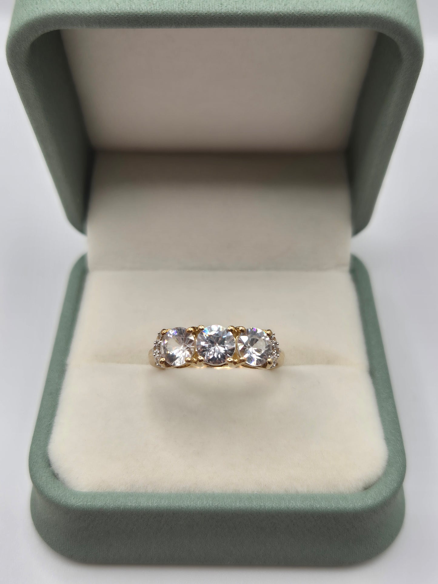 9ct gold white sapphire and diamond ring