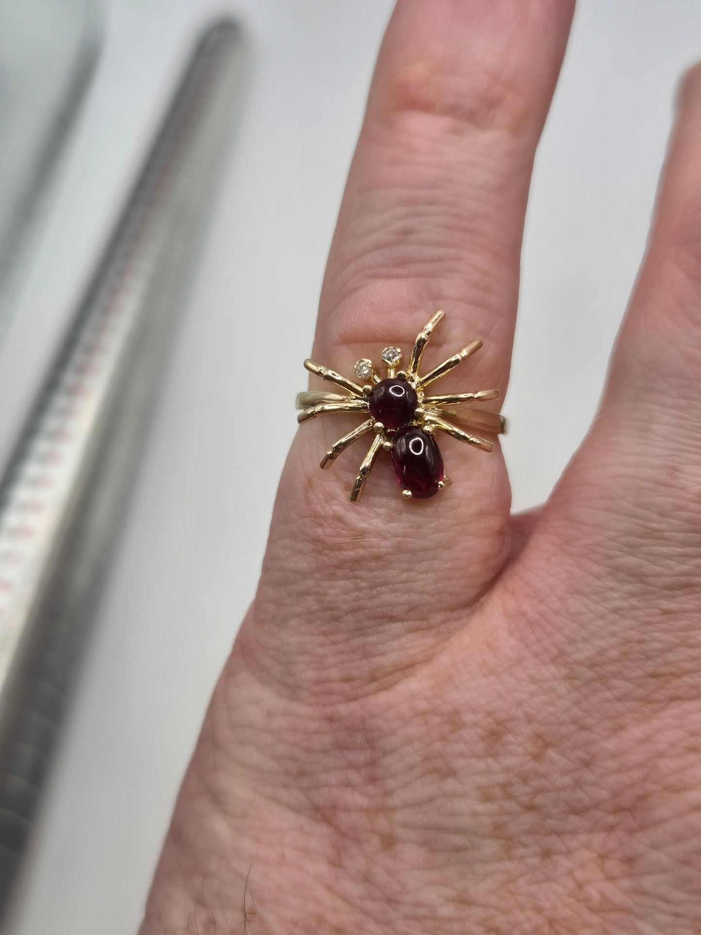 9ct gold cabachon garnet and diamond spider ring