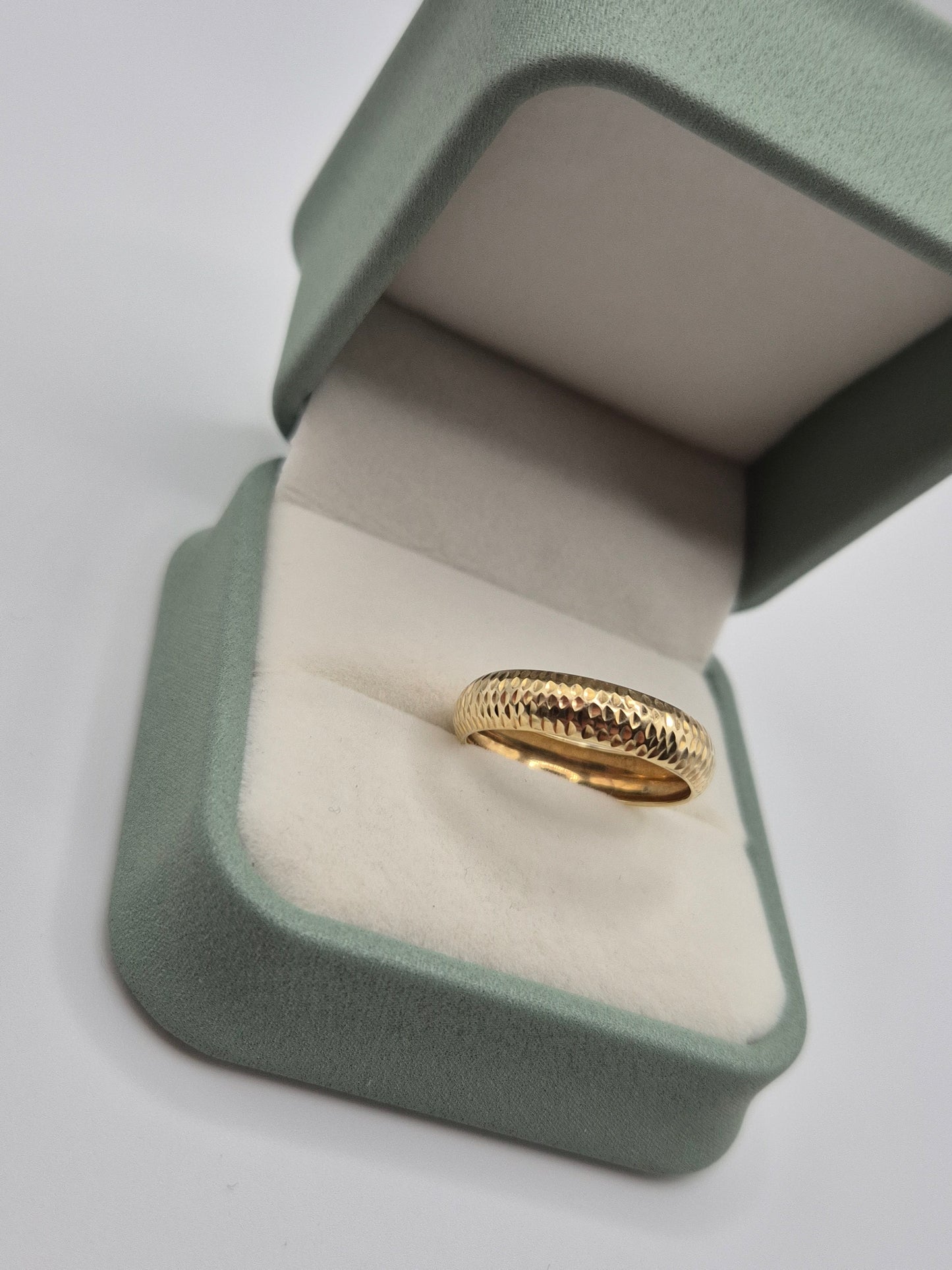 9ct gold band ring