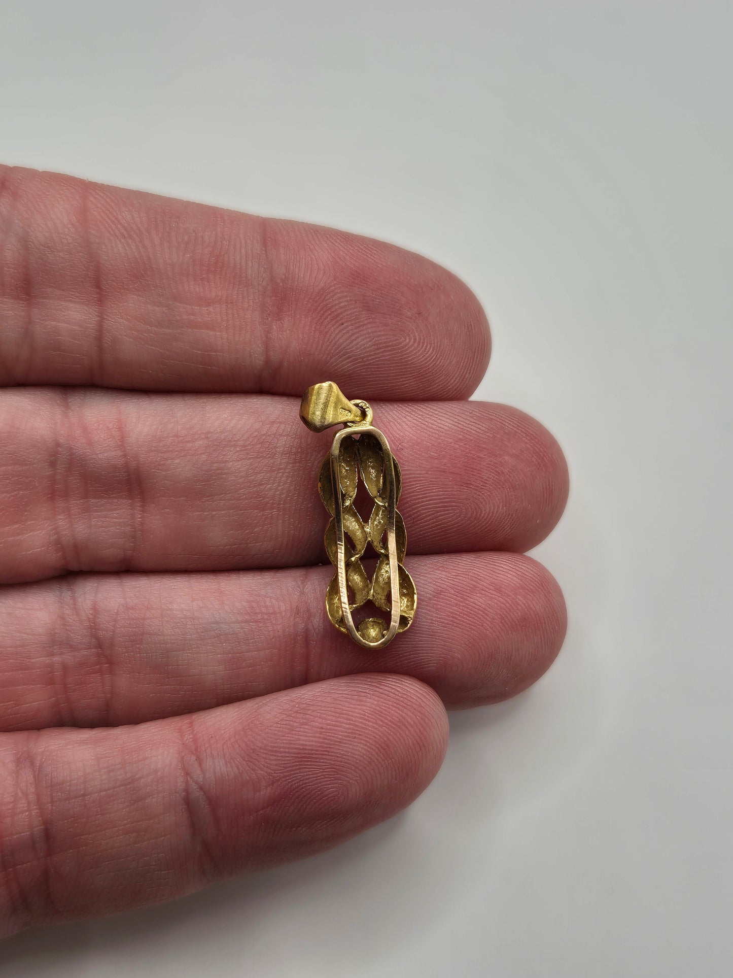 9ct gold pendant