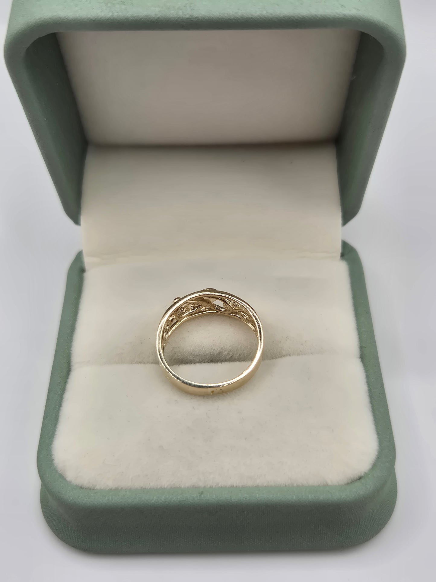 9ct gold floral ring