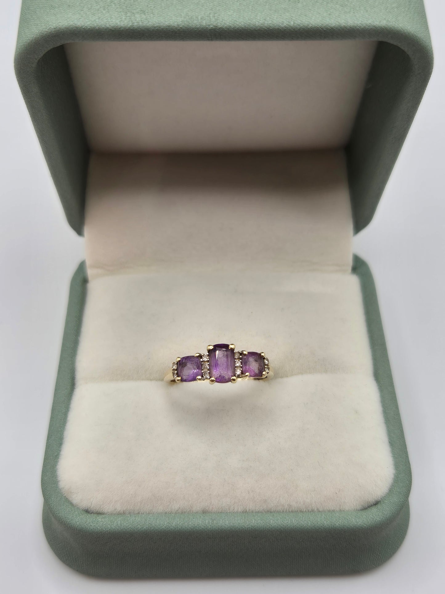 9ct gold amethyst and diamond ring