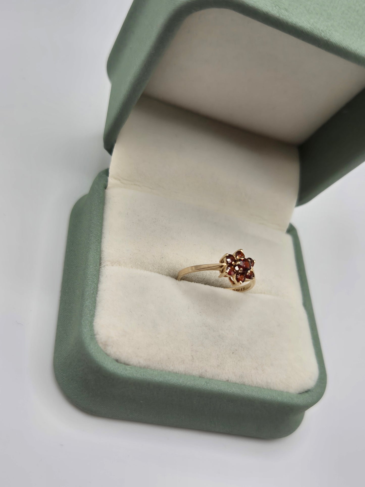 9ct gold garnet cluster ring