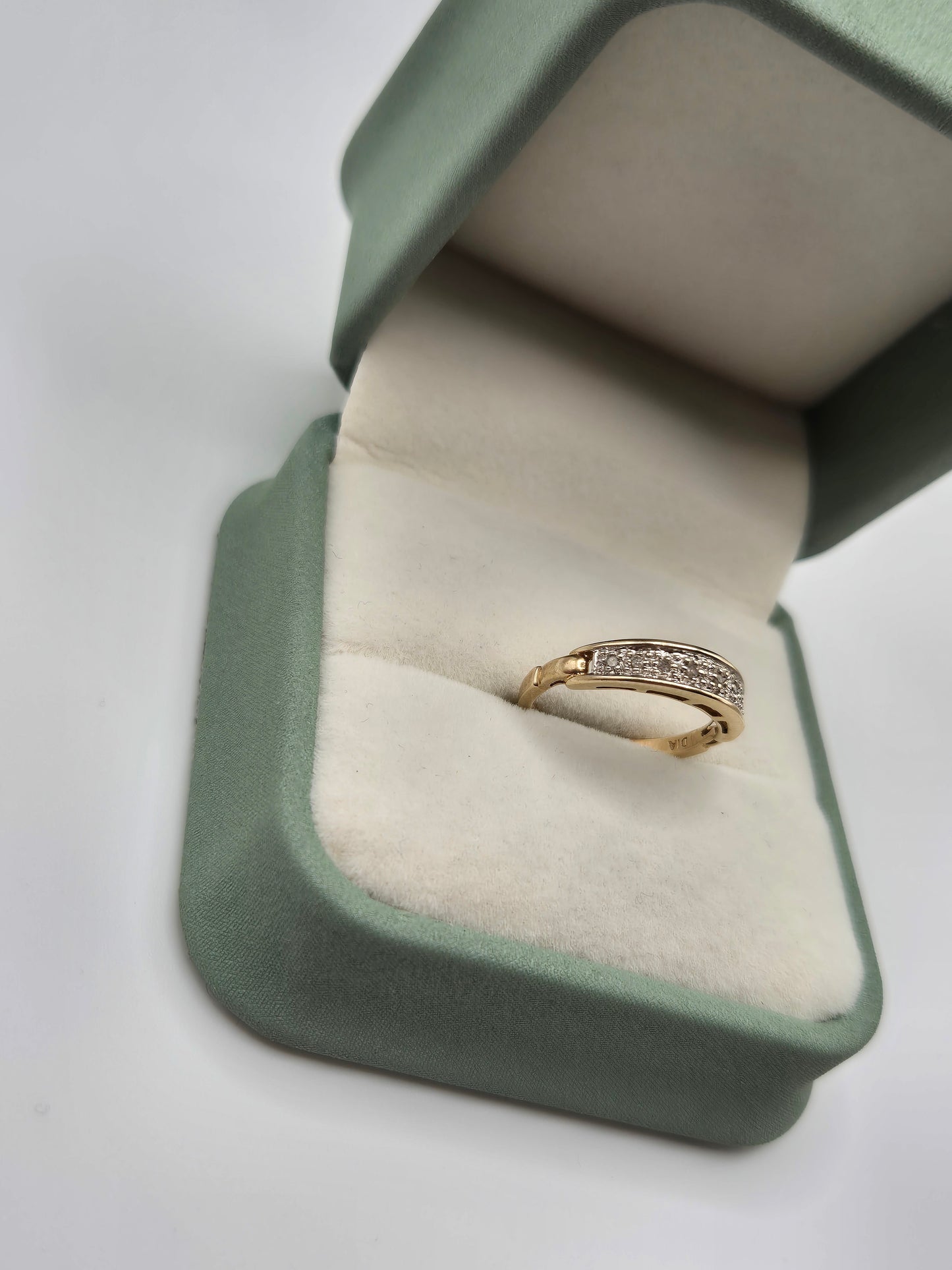 9ct gold diamond ring