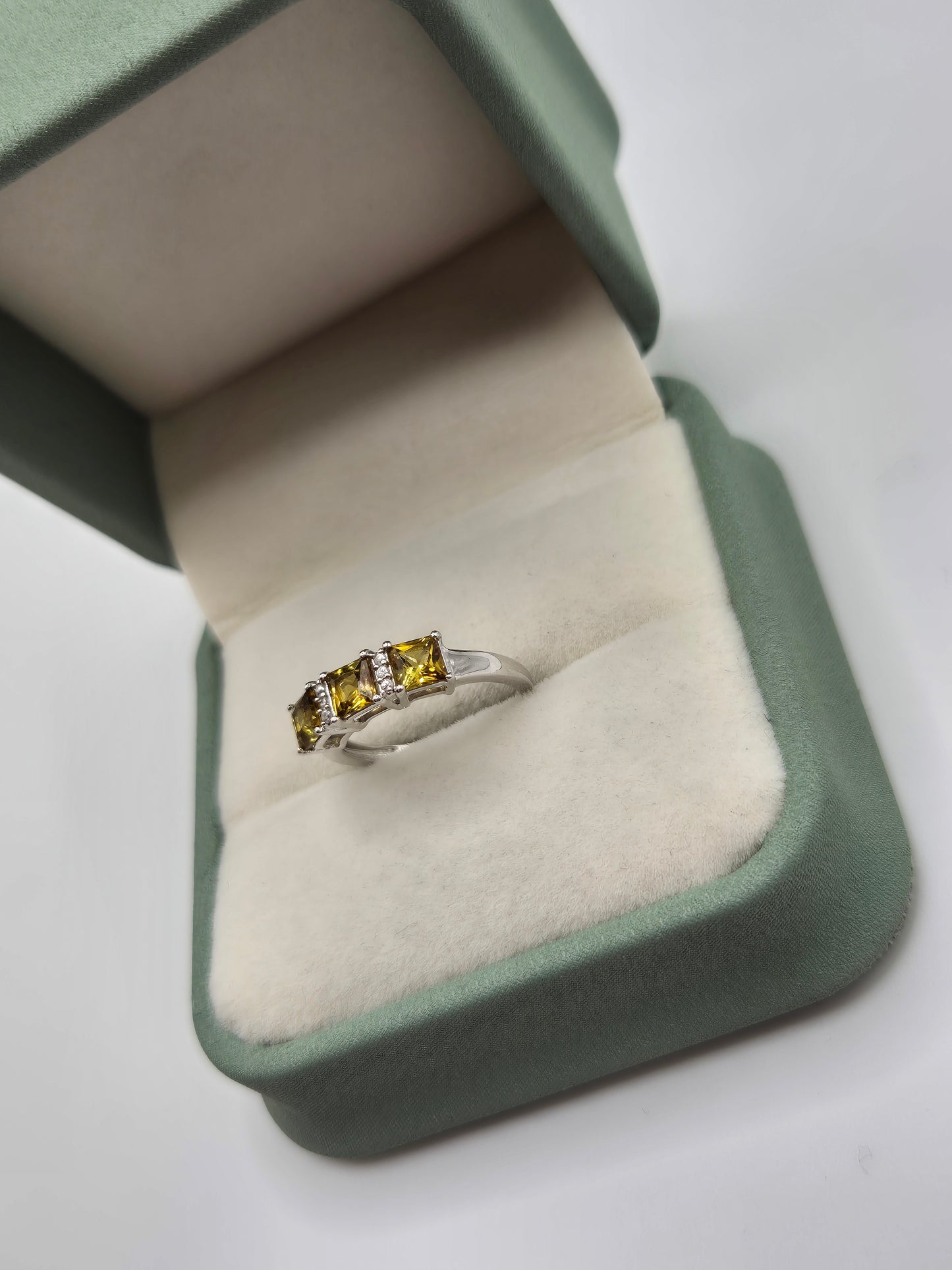 9ct white gold citrine and zircon ring
