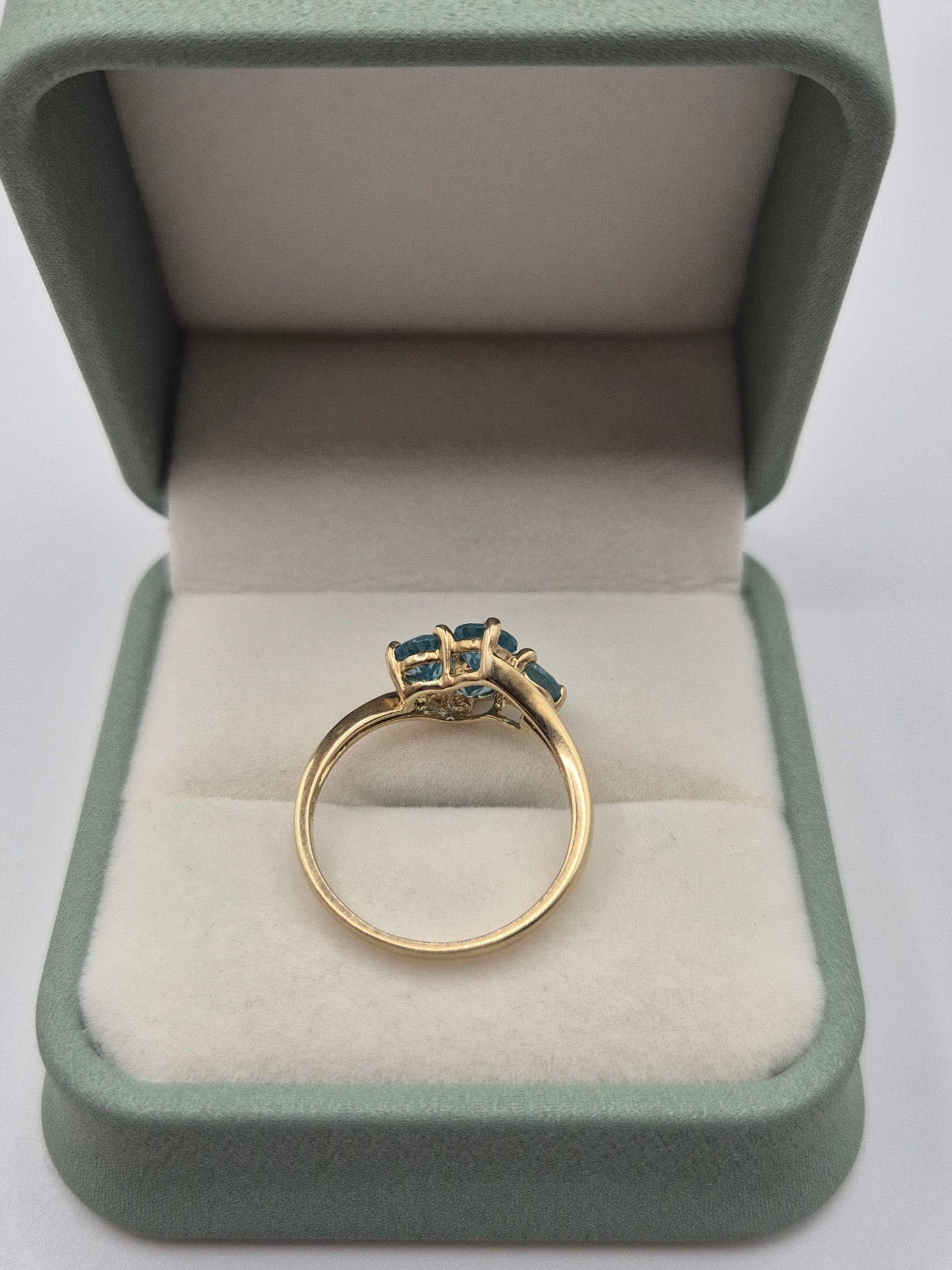 9ct gold blue apatite ring