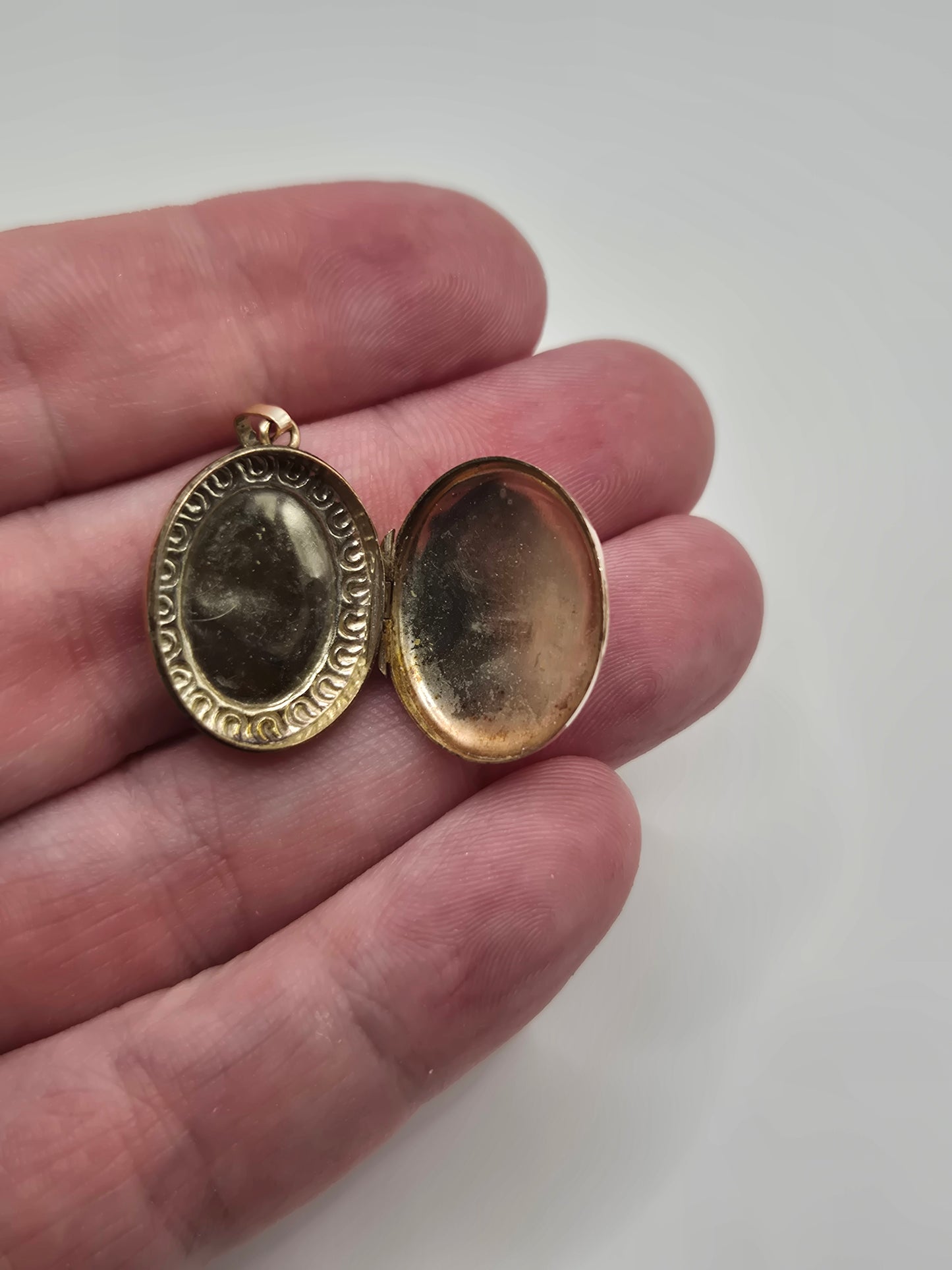9ct gold locket