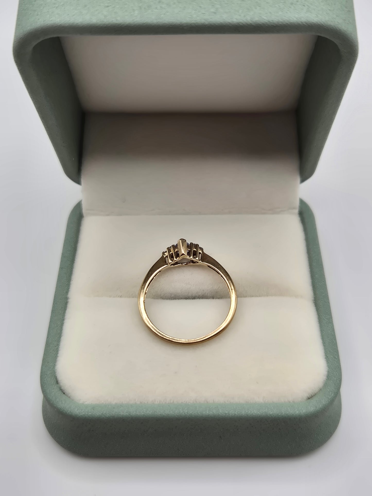 9ct gold tanzanite and diamond ring