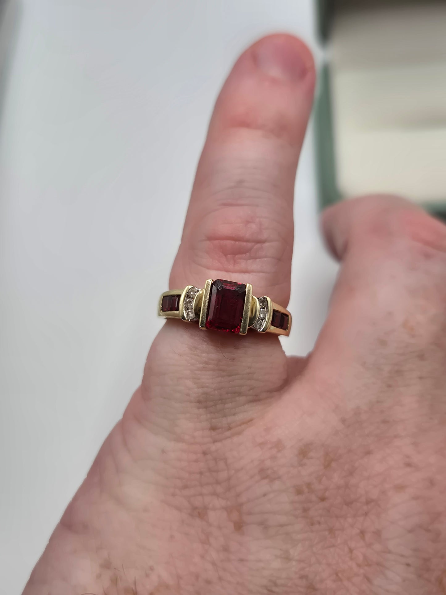 9ct gold garnet and diamond ring