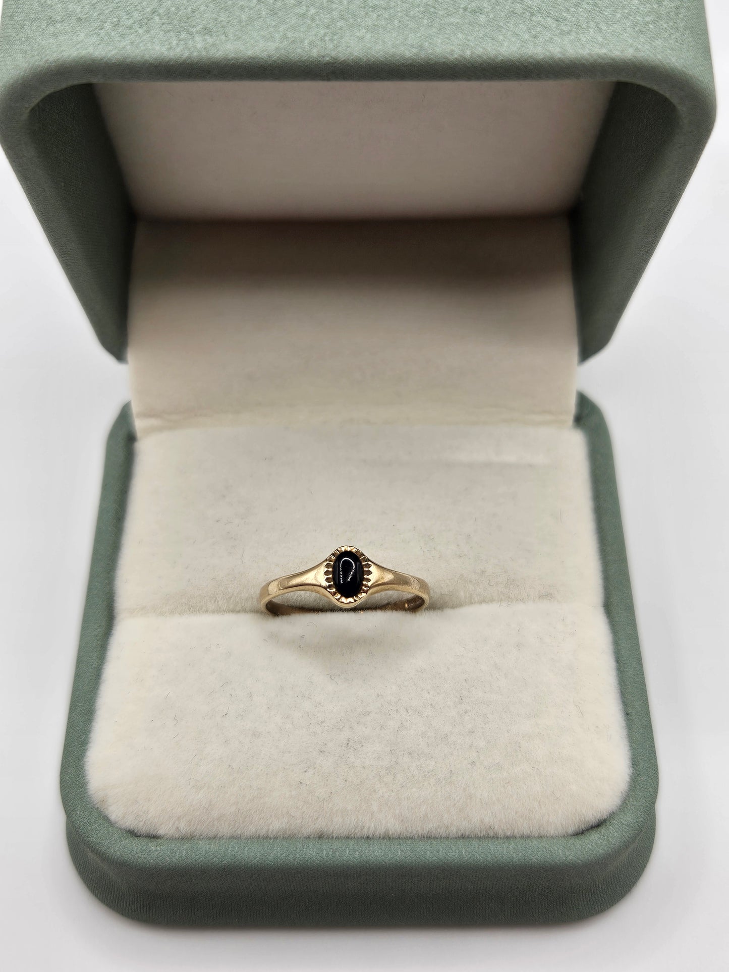 9ct gold onyx ring