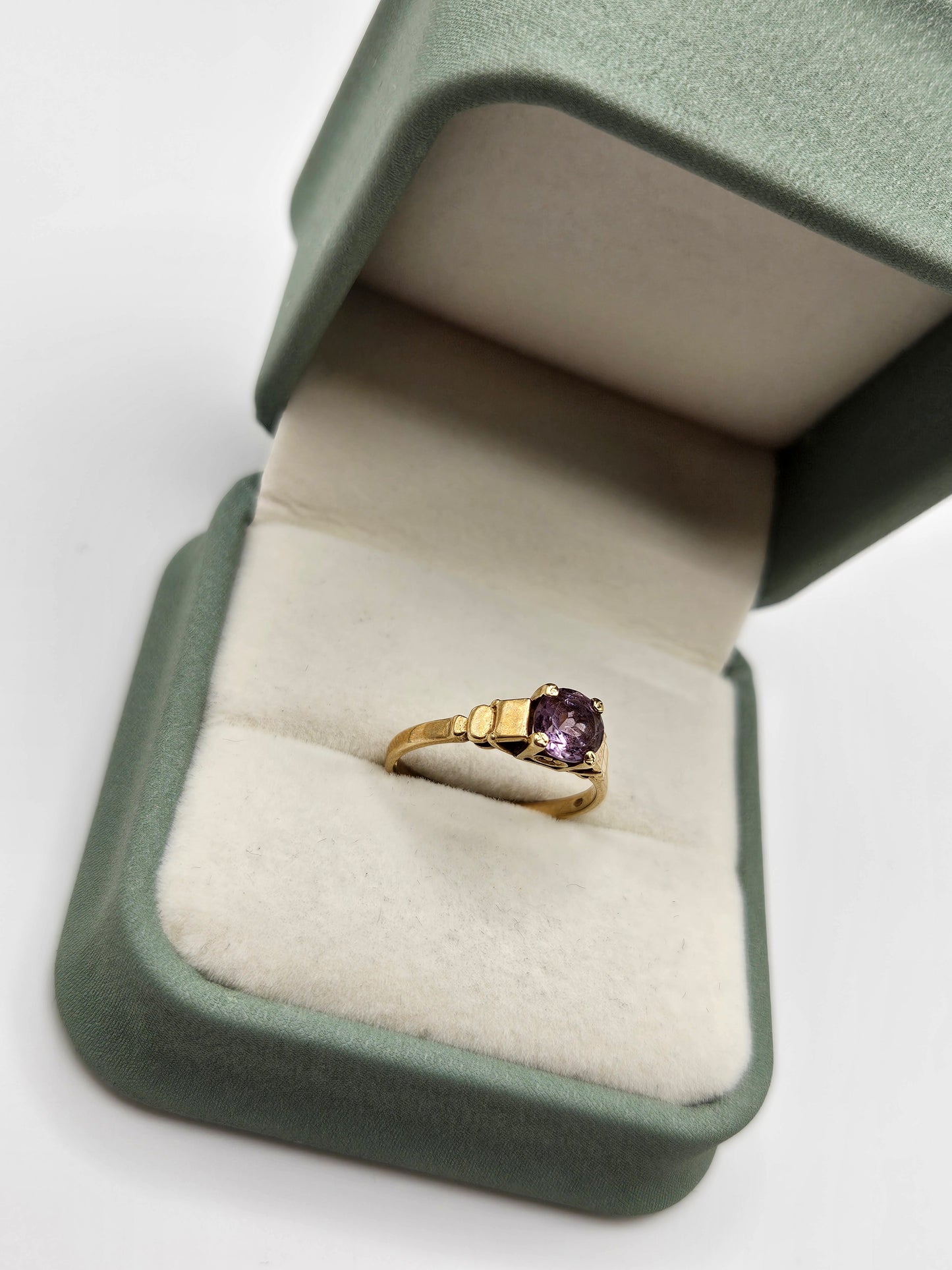 9ct gold amethyst ring