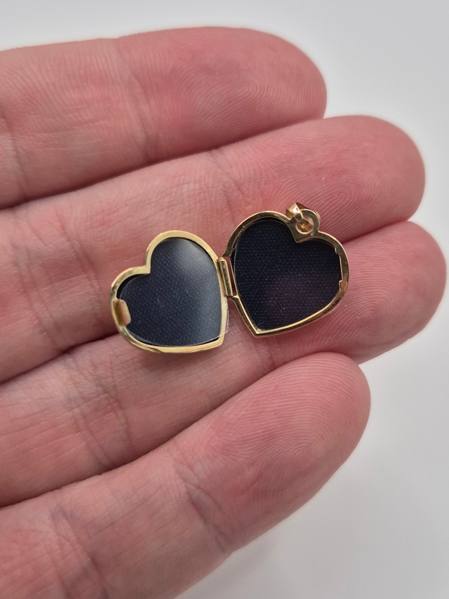 9ct gold "I love you" locket