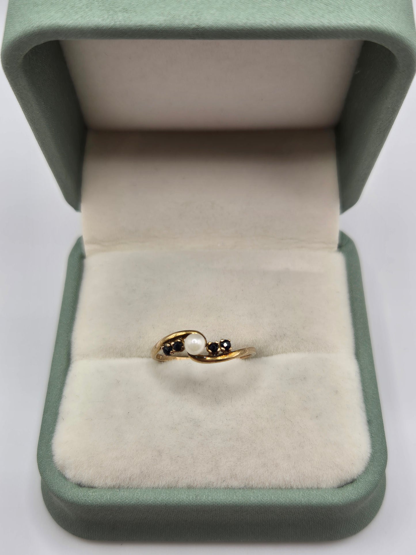9ct gold pearl and sapphire ring