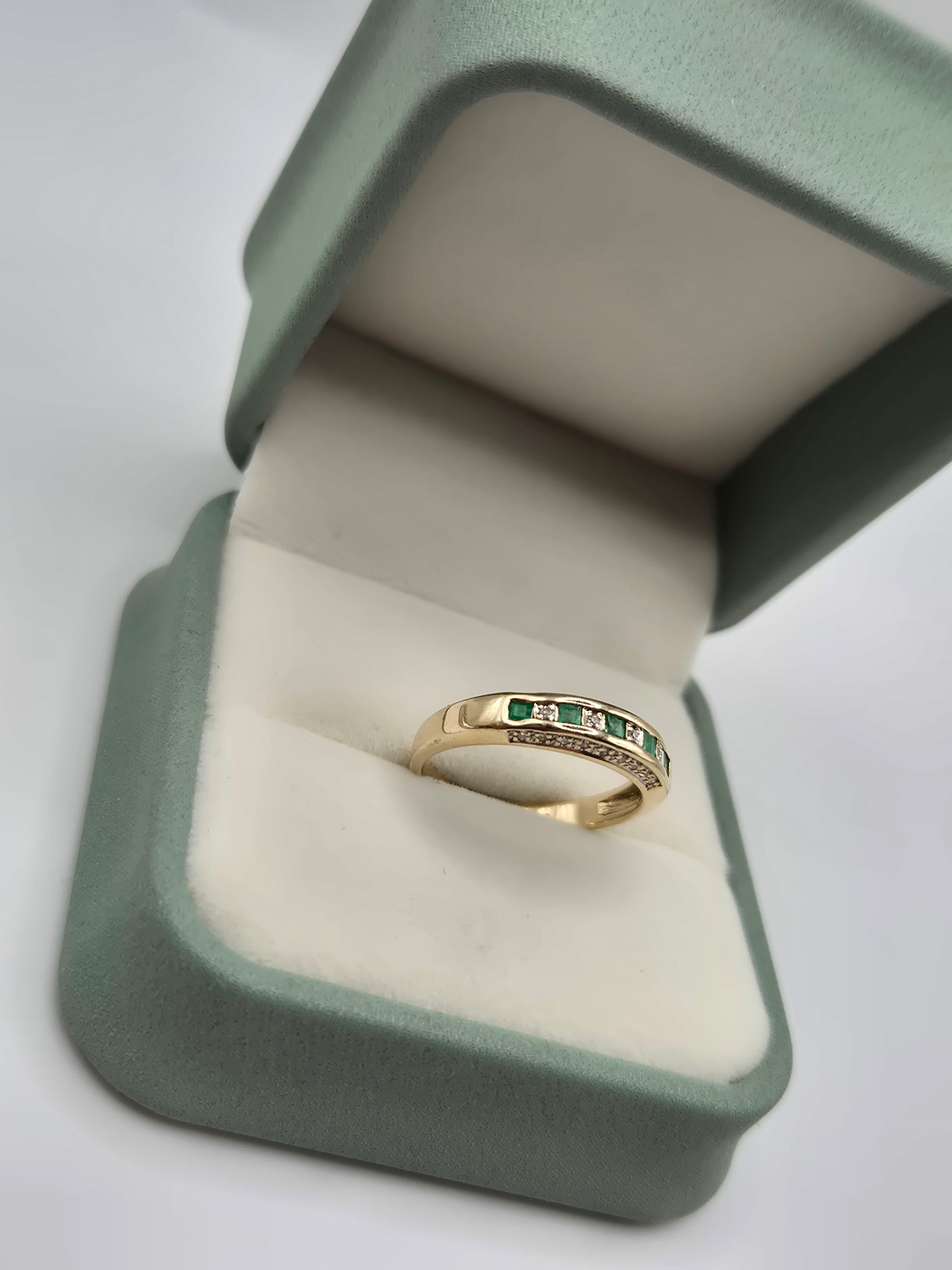 9ct gold emerald and diamond ring