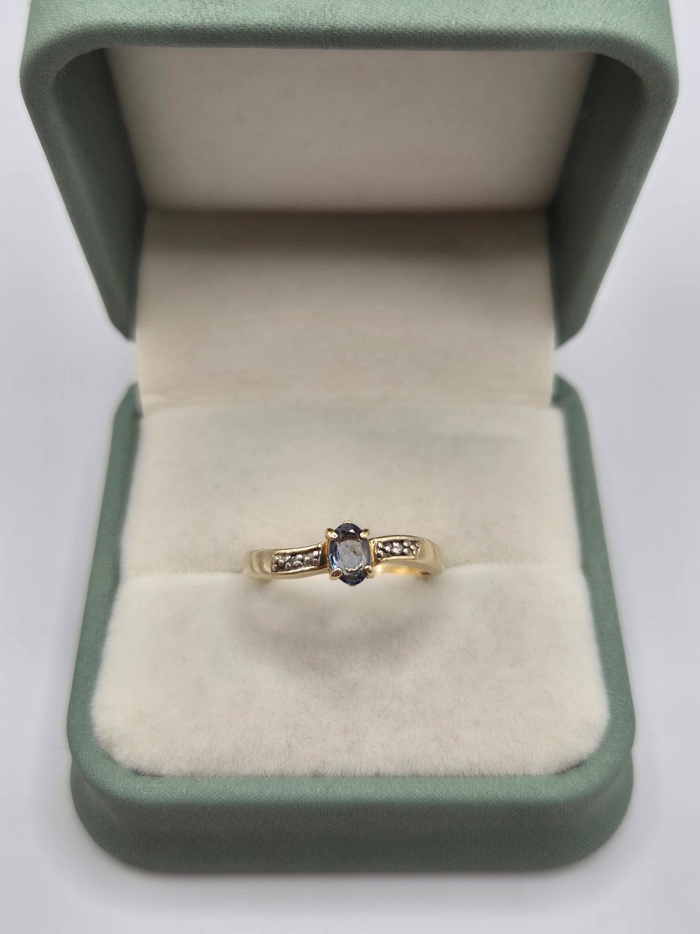 9ct gold tanzanite and diamond ring