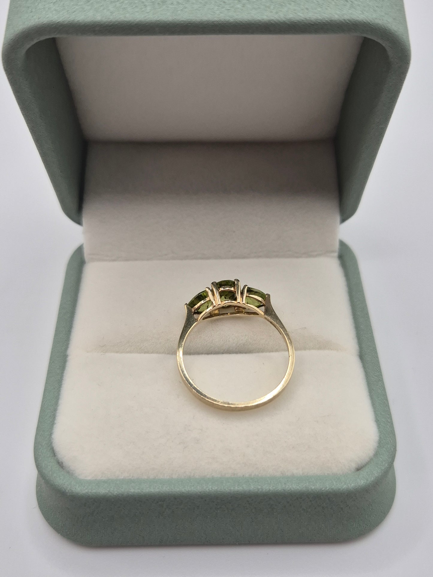 9ct gold peridot ring