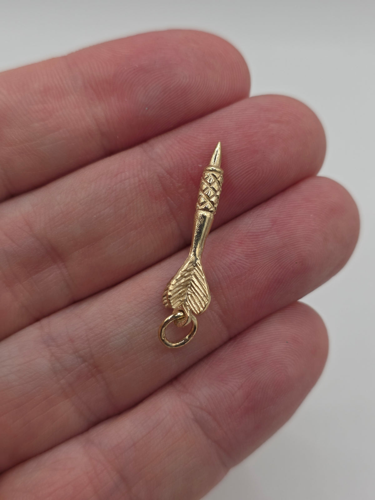 9ct gold dart pendant