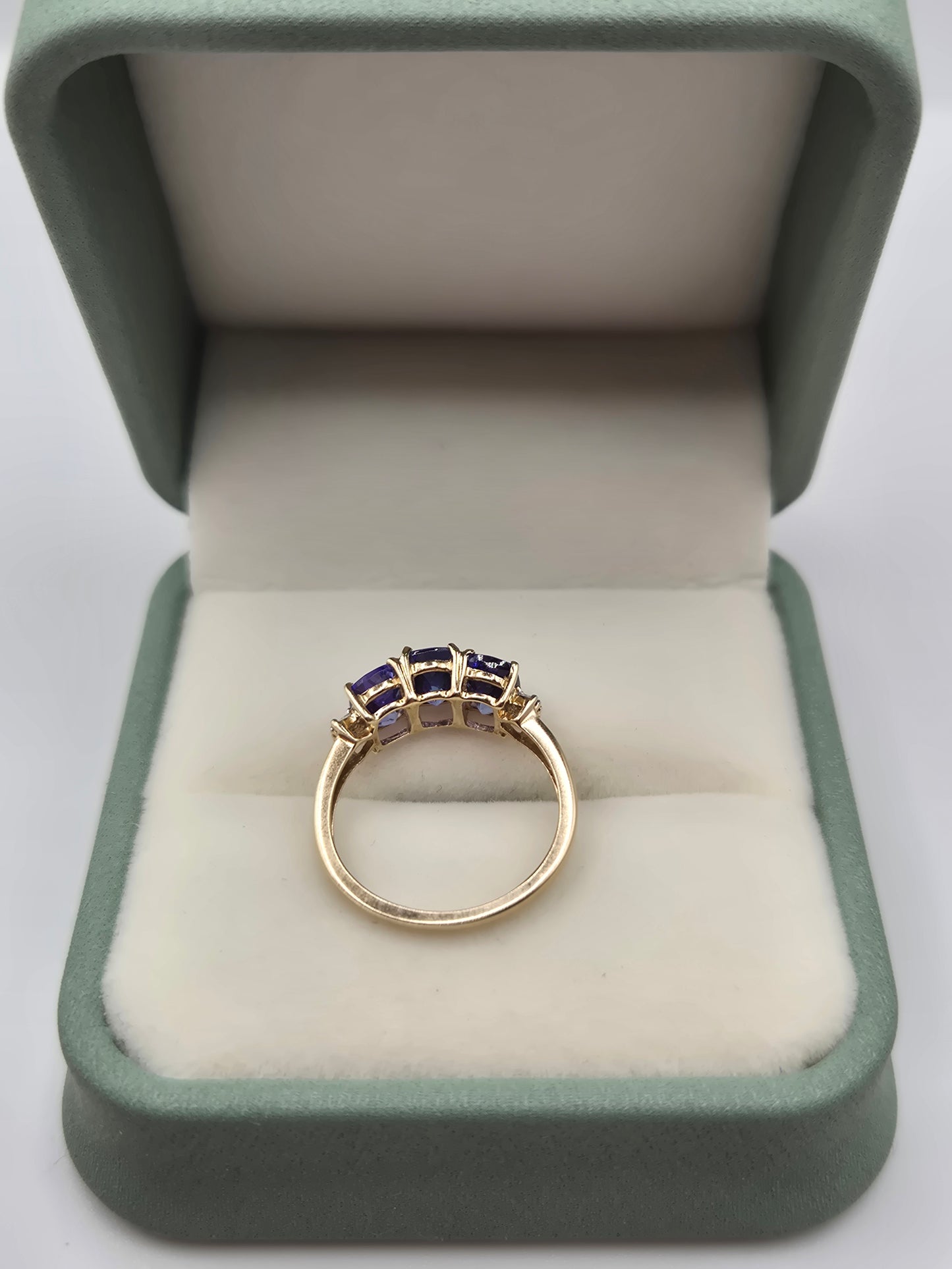 9ct gold tanzanite and diamond ring