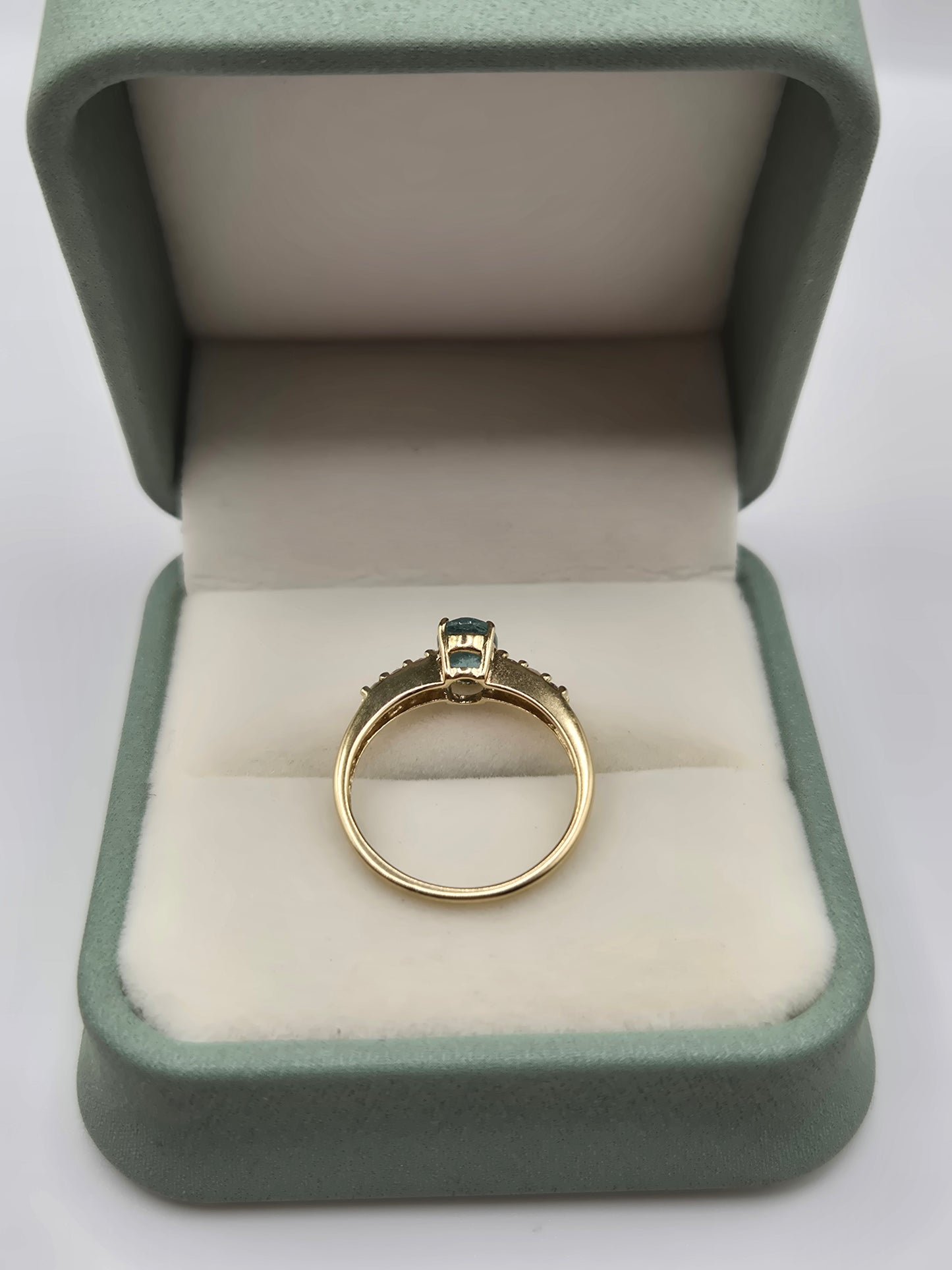 9ct gold topaz ring