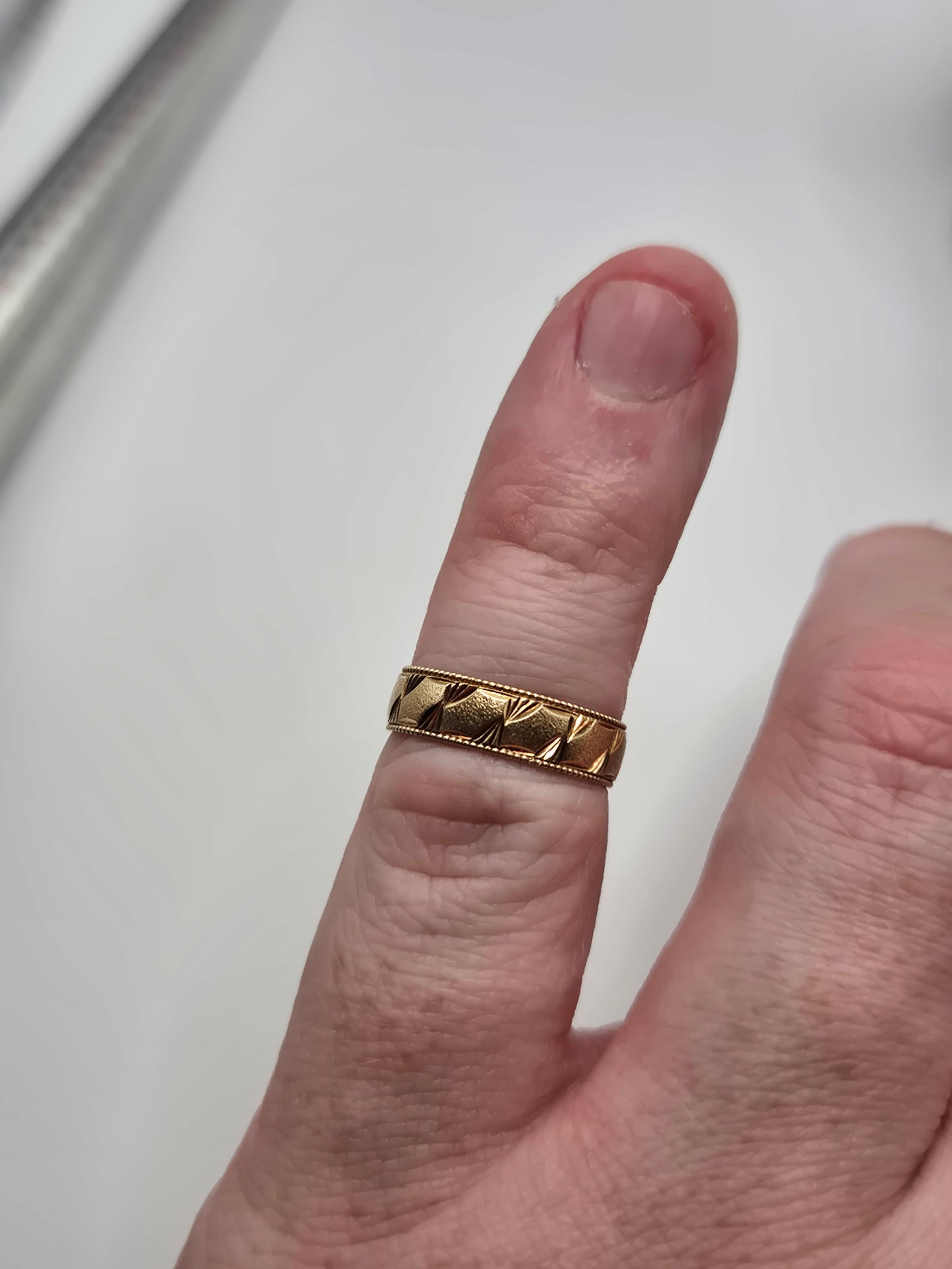 9ct gold engraved band ring