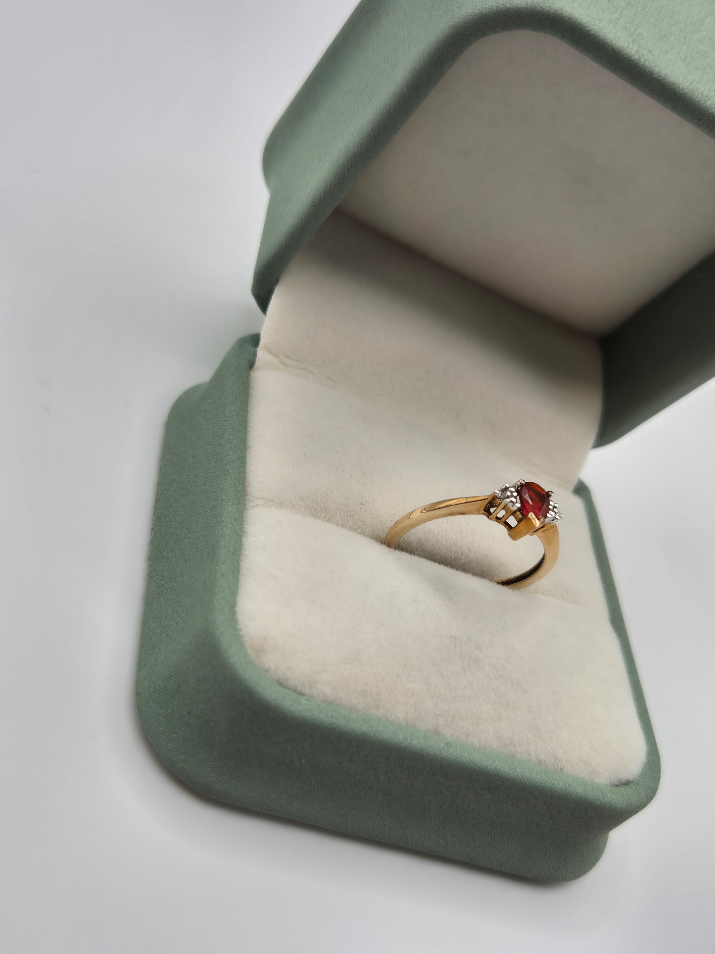 9ct gold garnet and diamond ring