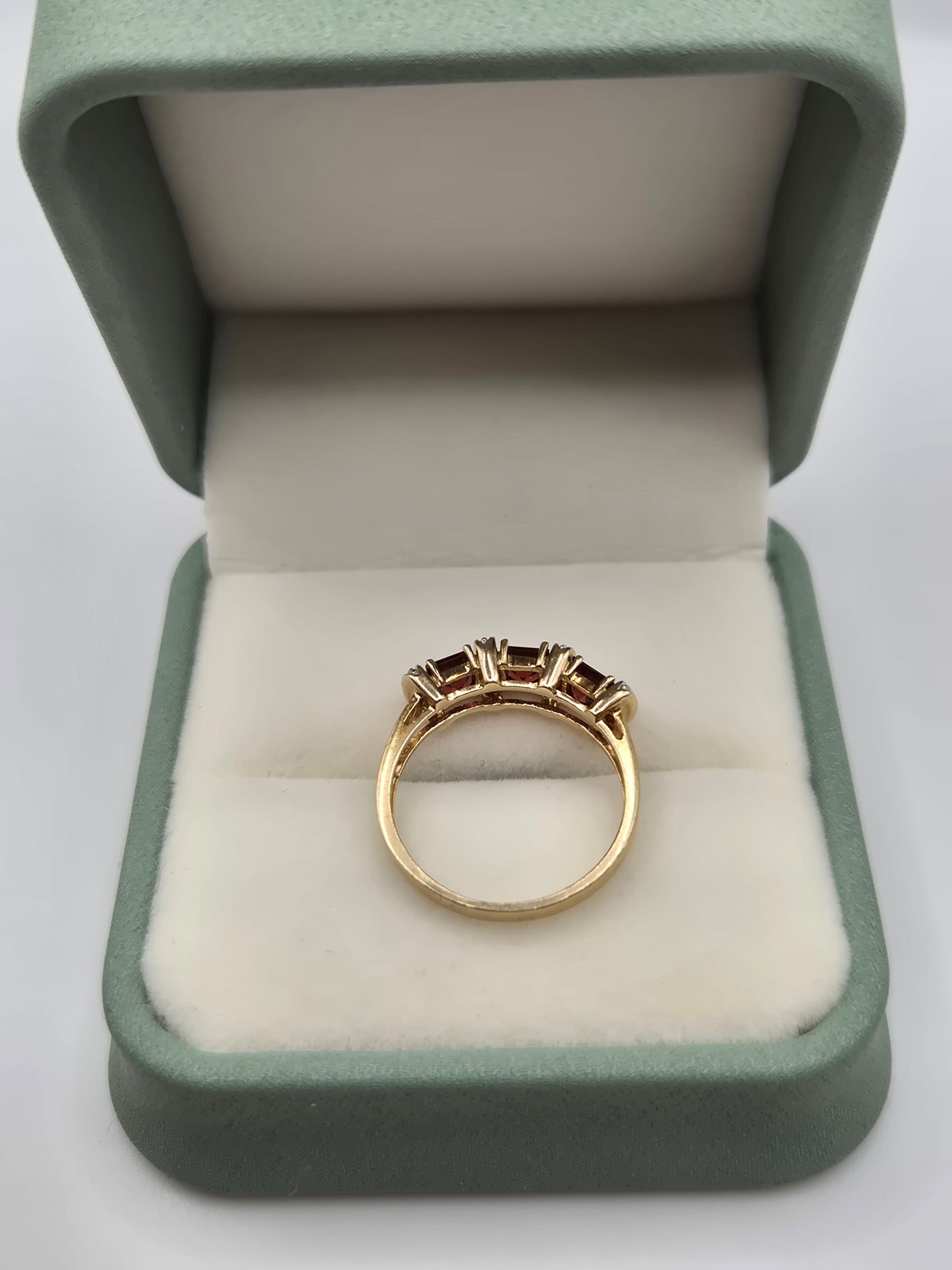 9ct gold garnet and diamond ring