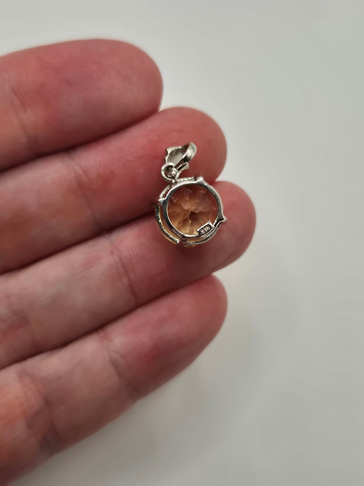 9ct white gold lemon quartz pendant