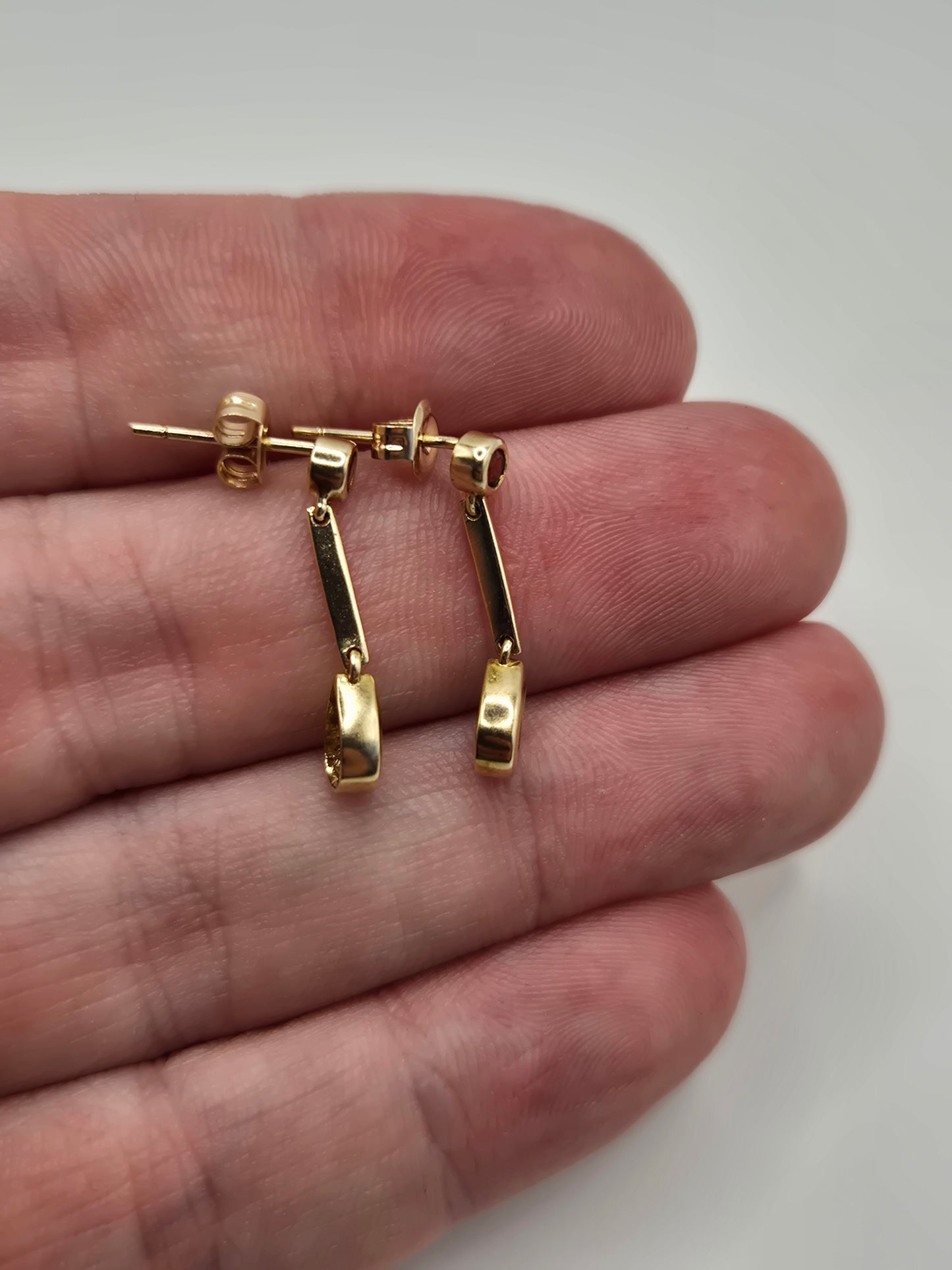 9ct gold garnet earrings