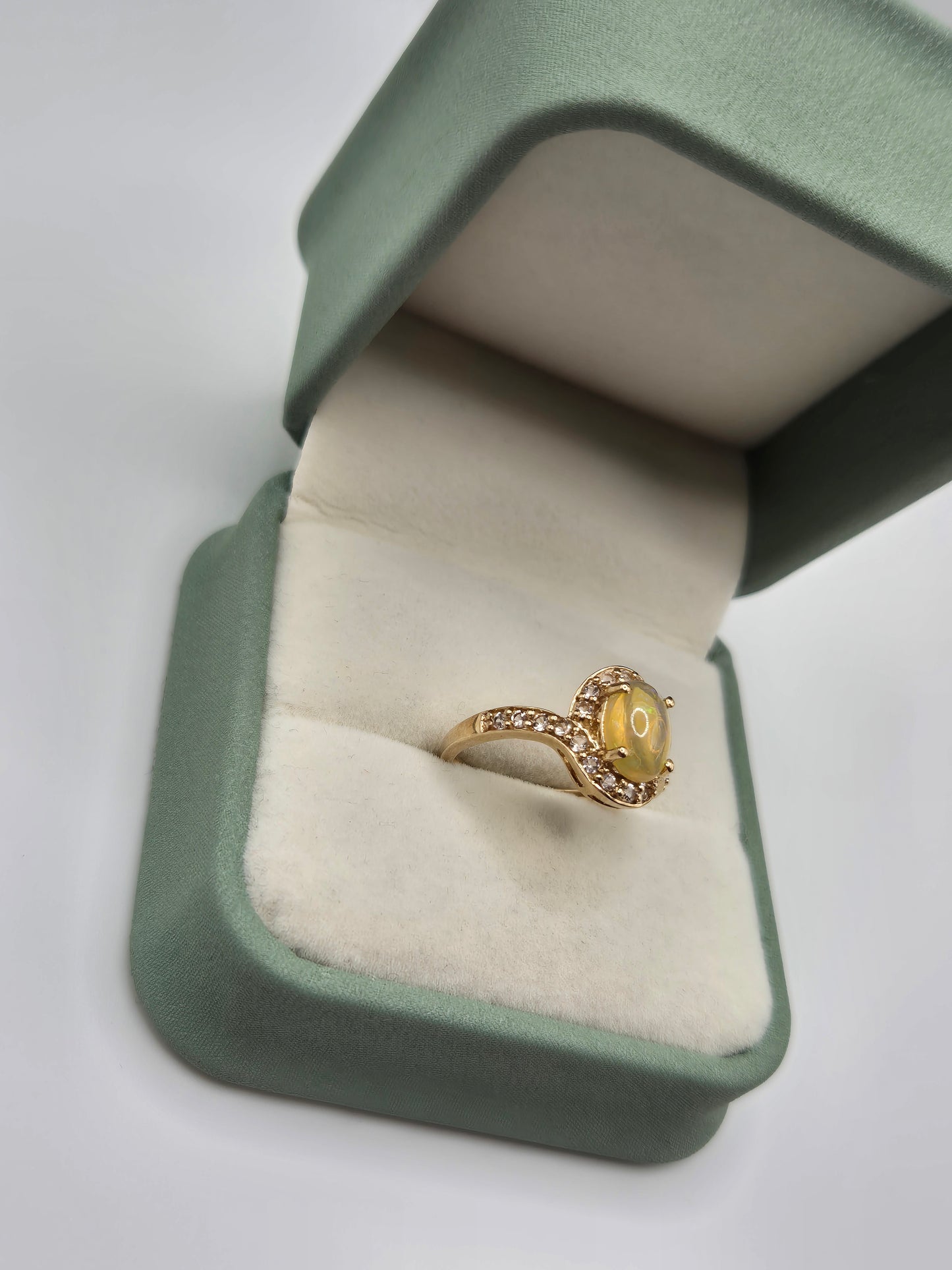 9ct gold opal ring
