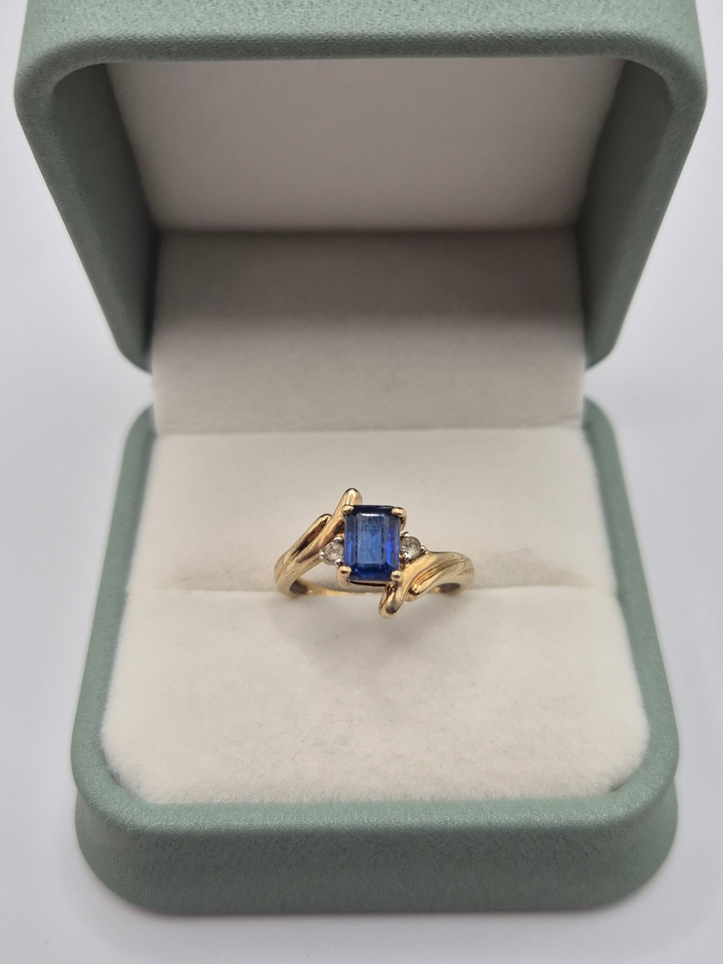 9ct gold sapphire and cz ring