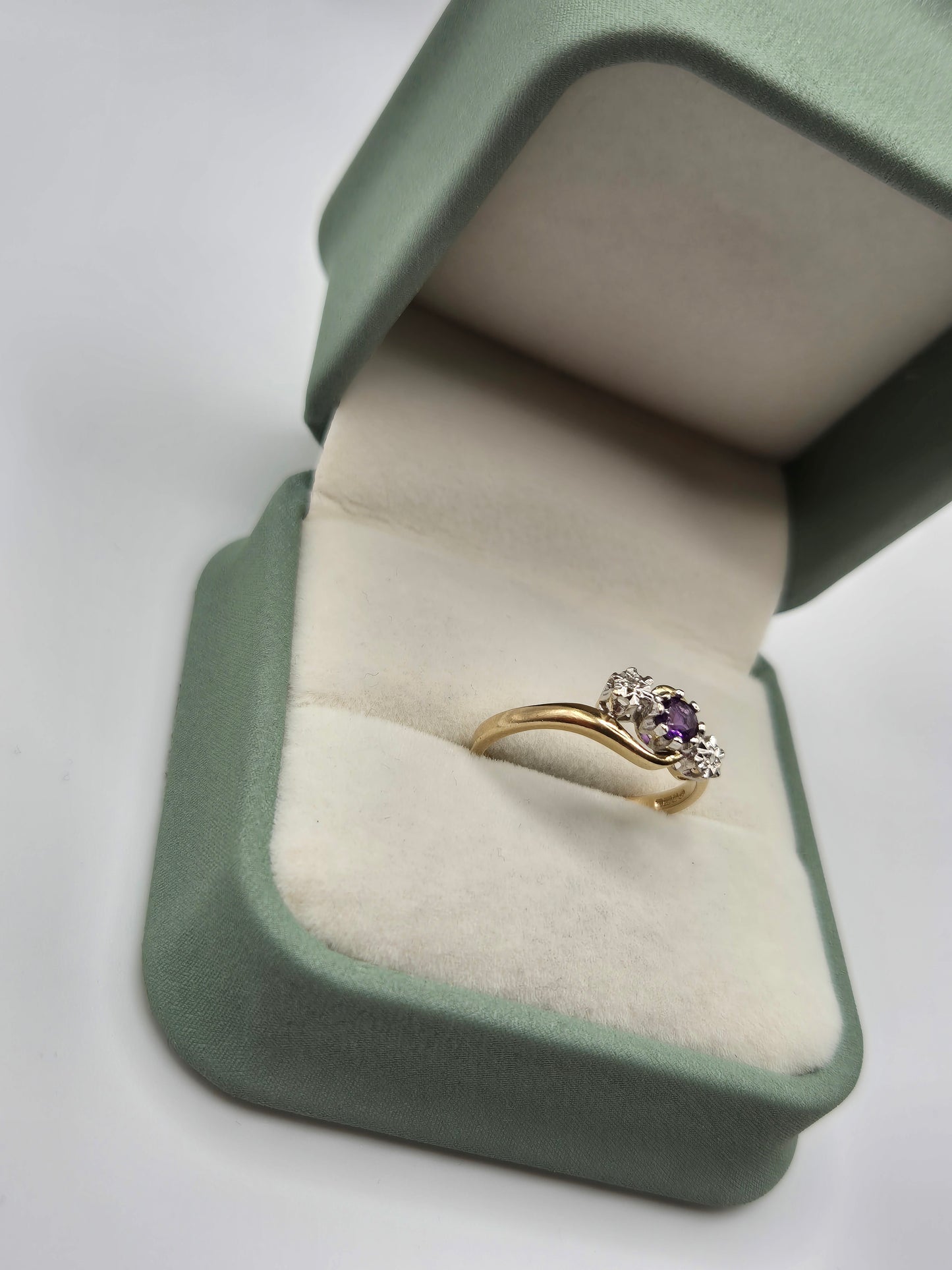 9ct gold amethyst and diamond ring