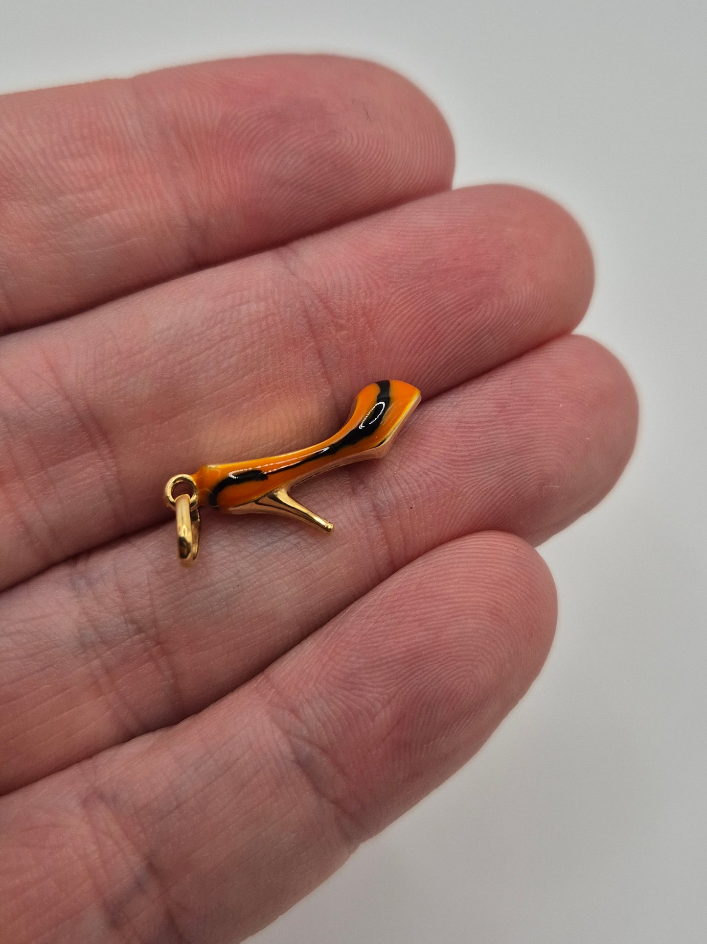 9ct gold enamelled stiletto charm