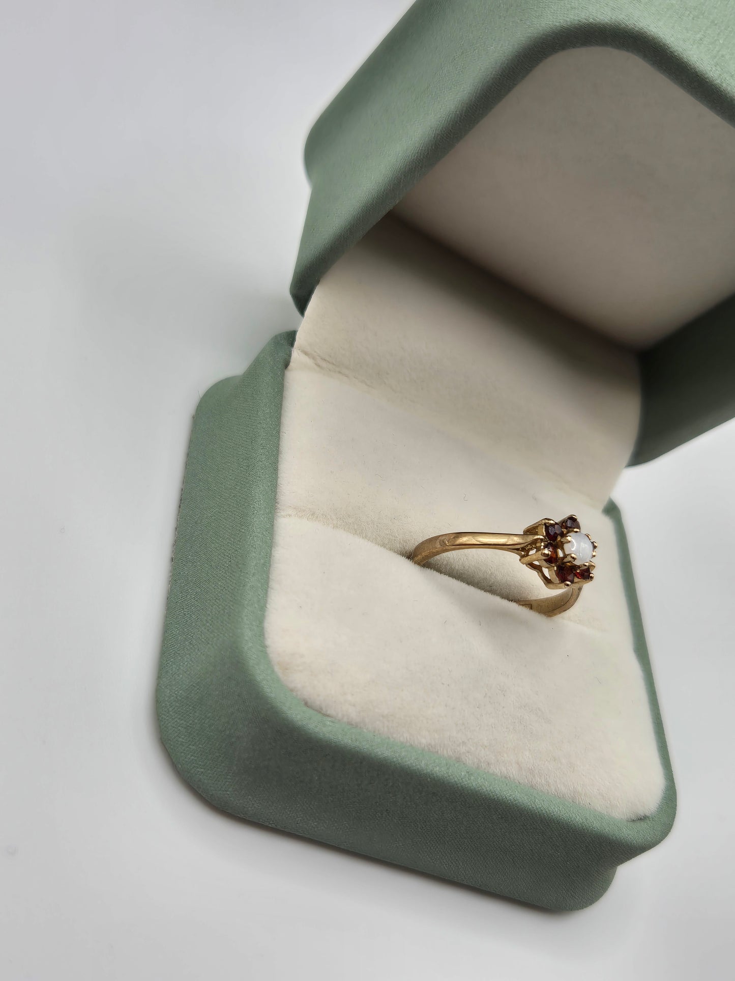 9ct gold opal and garnet ring