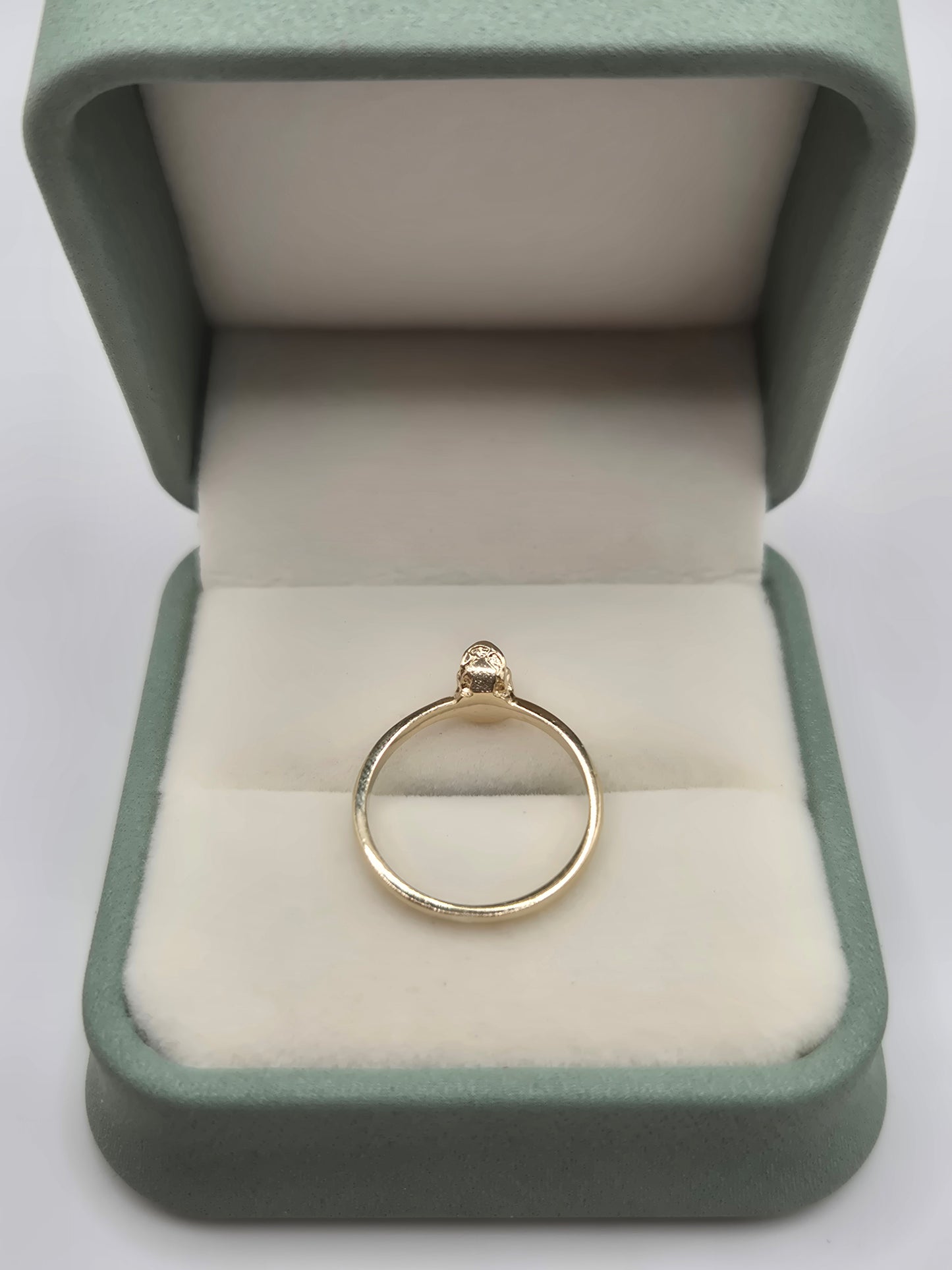 9ct gold skull ring