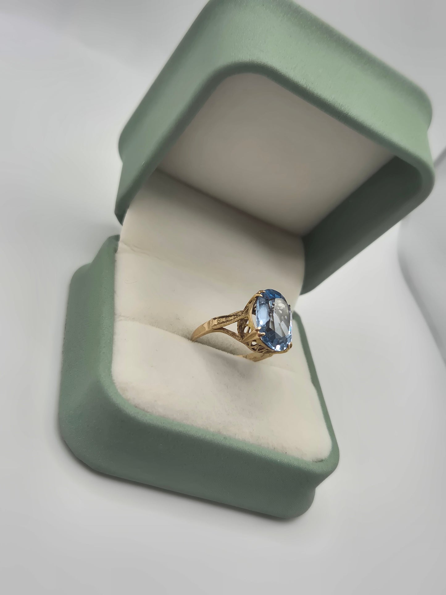 9ct gold topaz ring