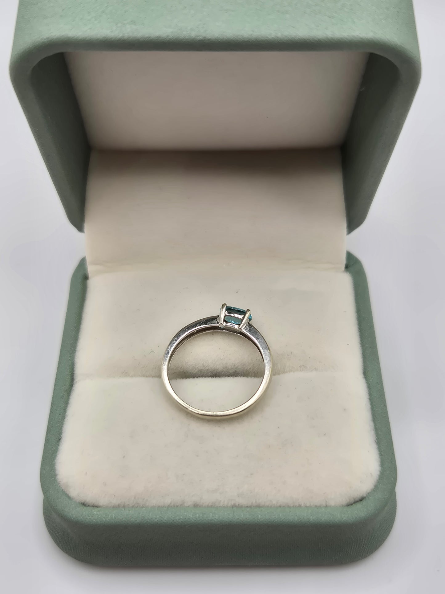 9ct white gold blue apatite and diamond ring