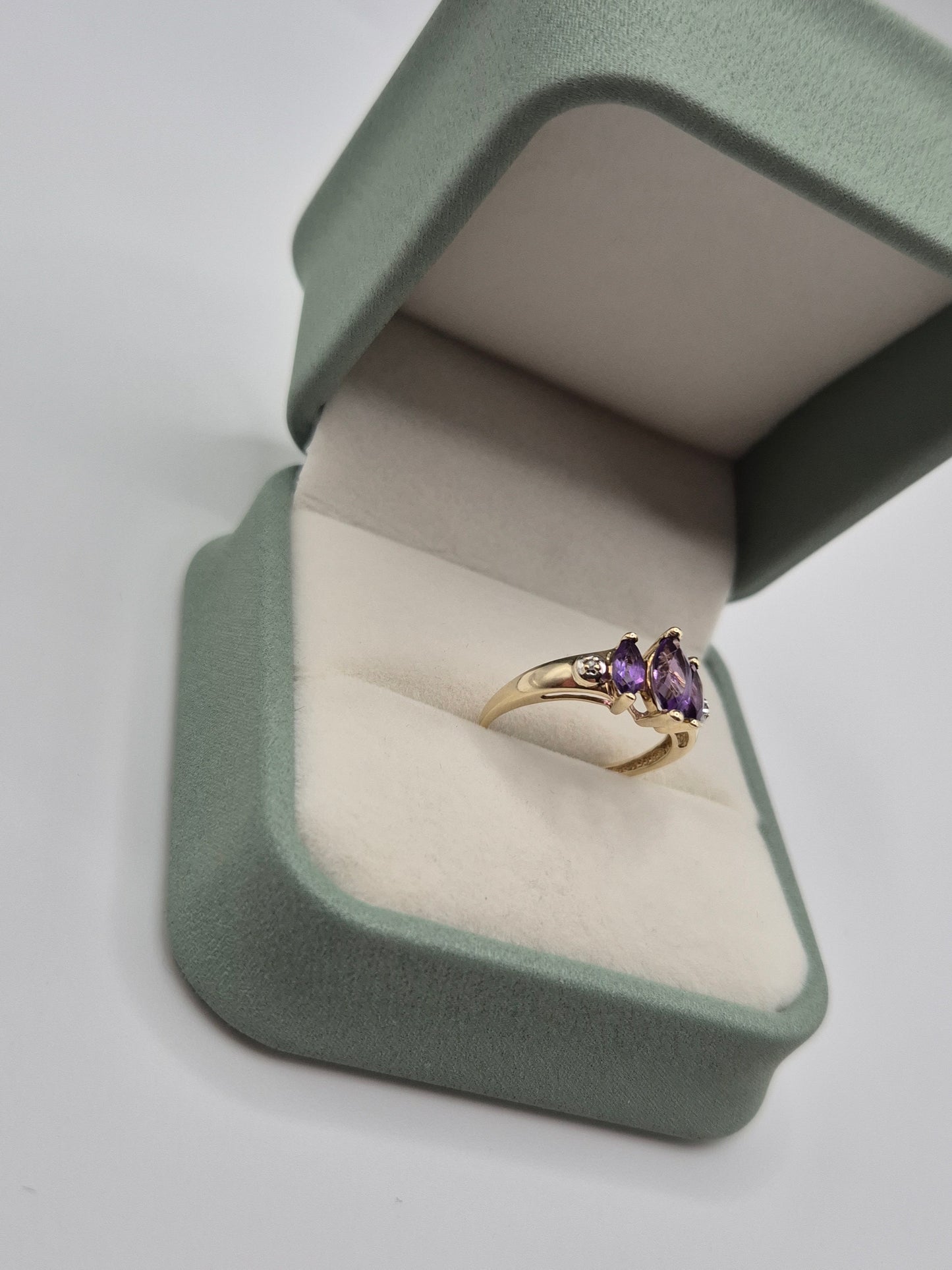 9ct gold amethyst and diamond ring